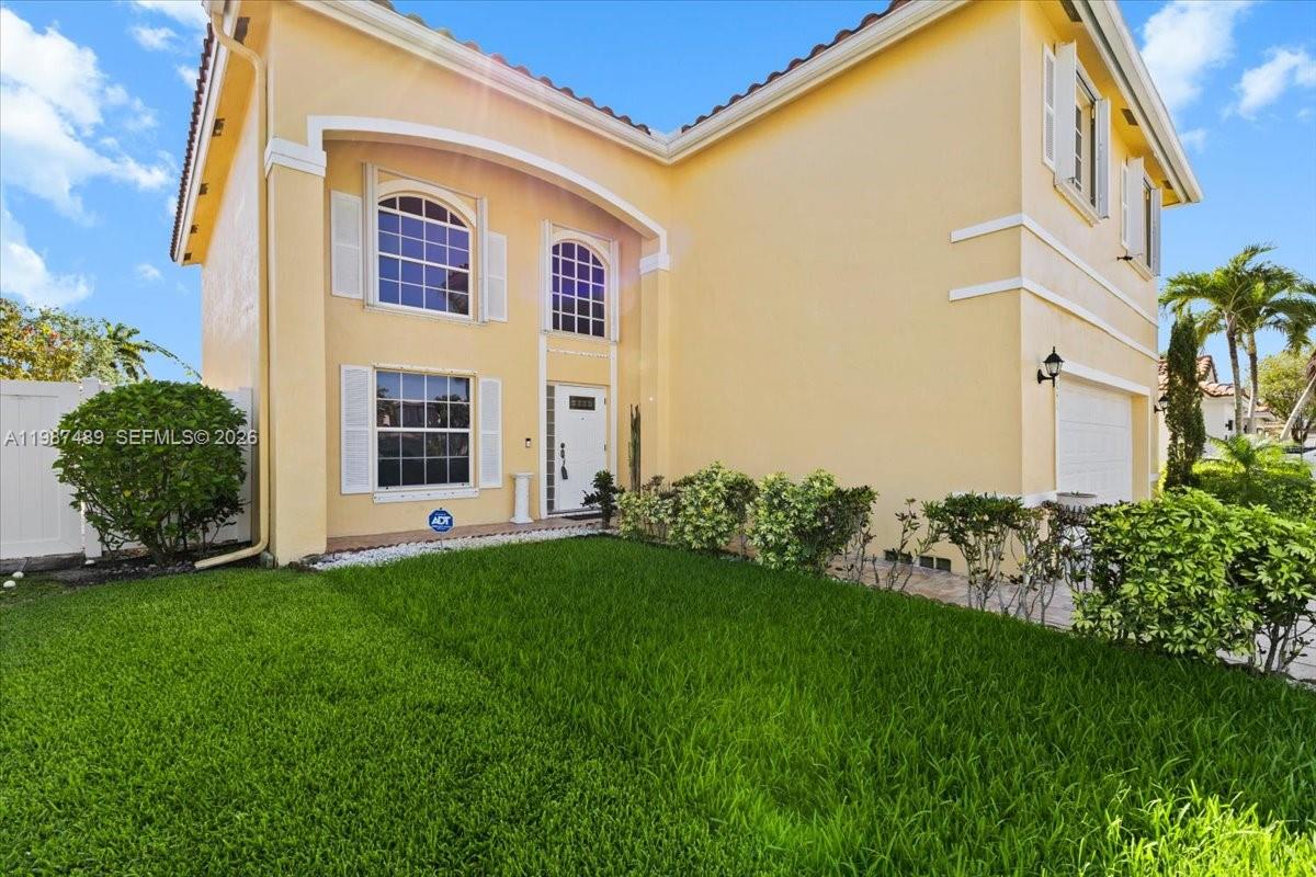 1041 NW 189th Ave Pembroke Pines, FL 33029