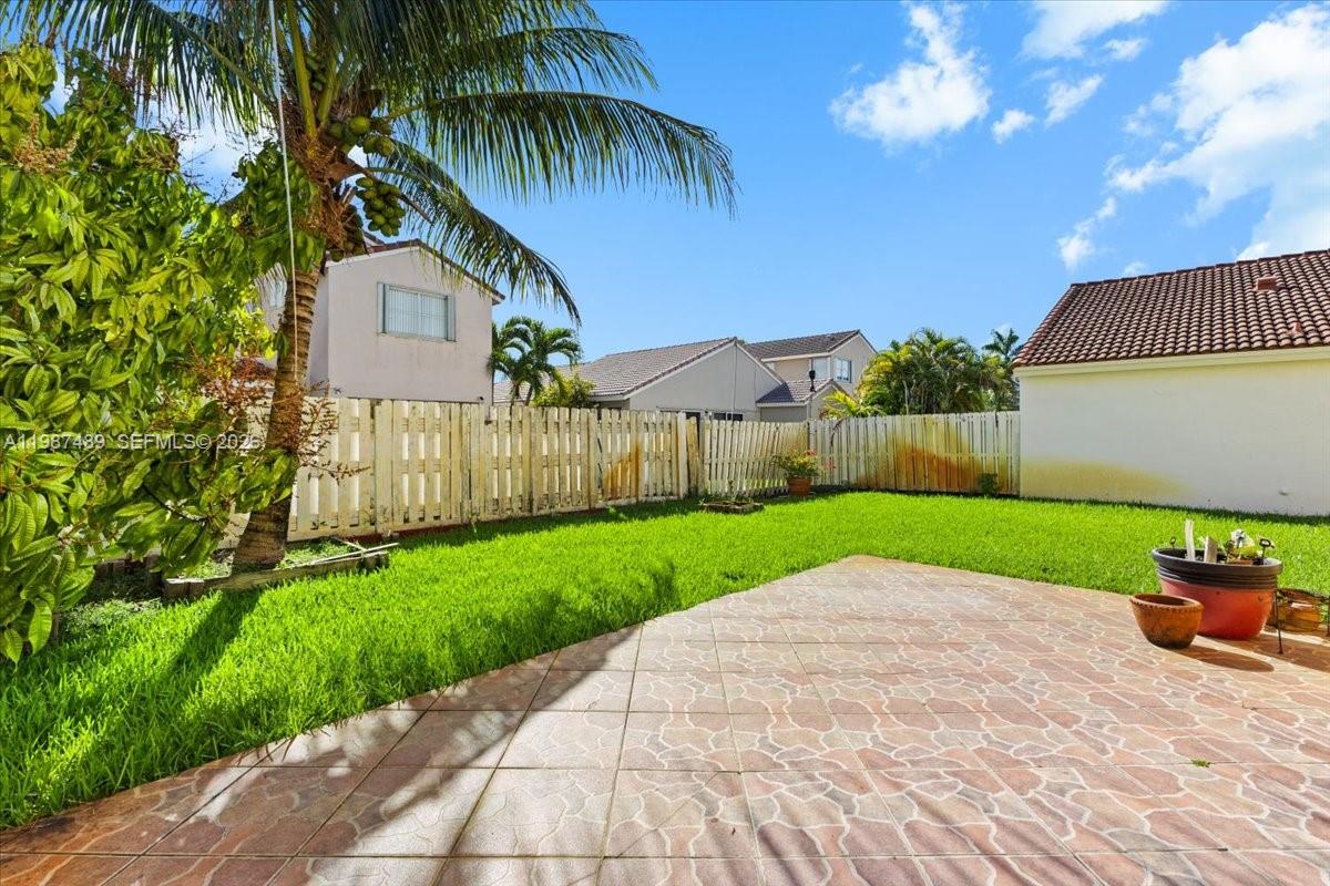 1041 NW 189th Ave Pembroke Pines, FL 33029
