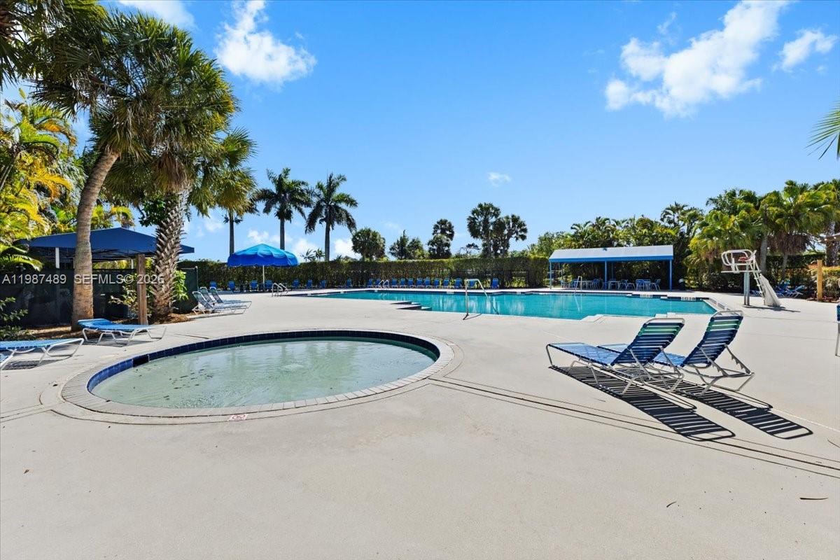 1041 NW 189th Ave Pembroke Pines, FL 33029