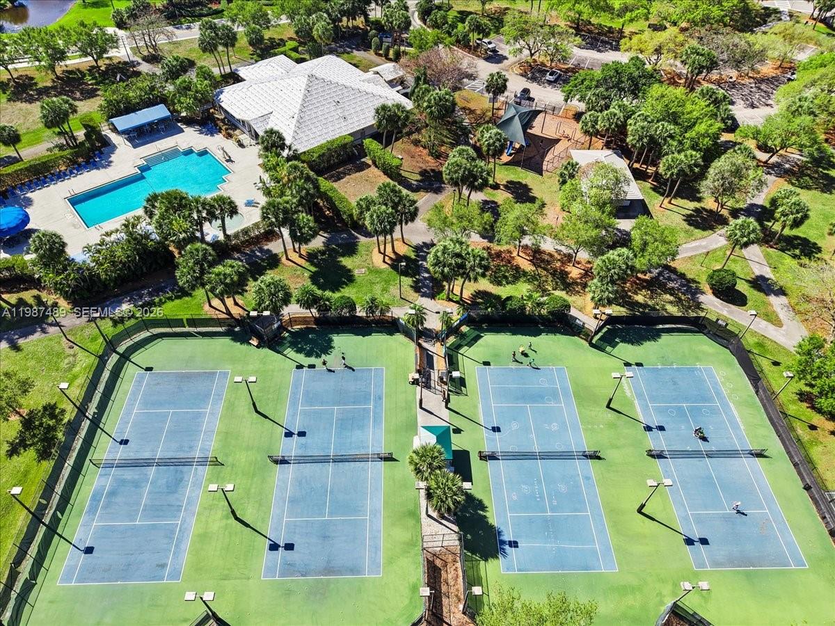 1041 NW 189th Ave Pembroke Pines, FL 33029