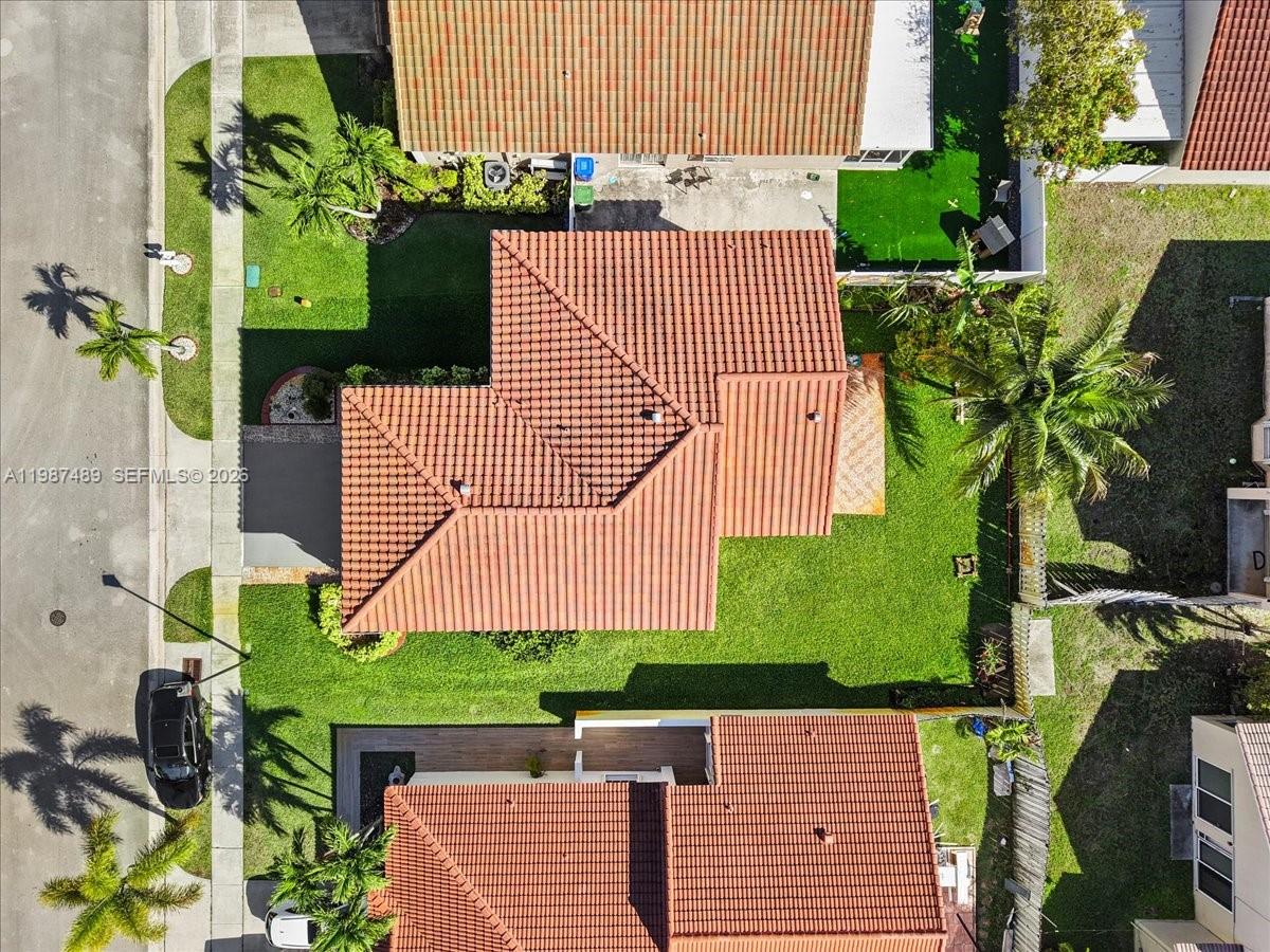 1041 NW 189th Ave Pembroke Pines, FL 33029