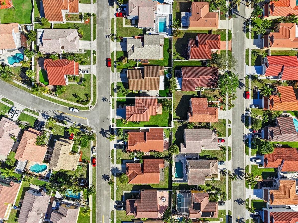 1041 NW 189th Ave Pembroke Pines, FL 33029