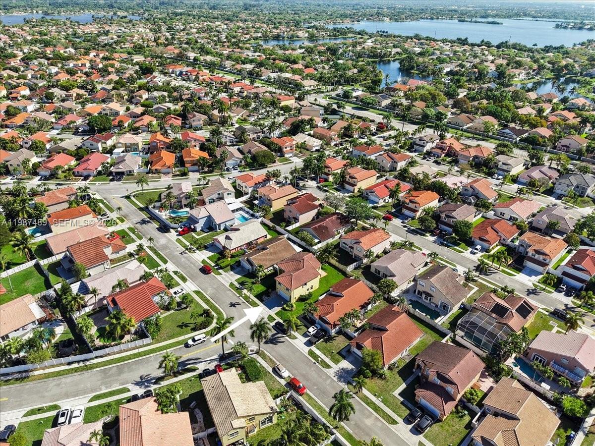 1041 NW 189th Ave Pembroke Pines, FL 33029