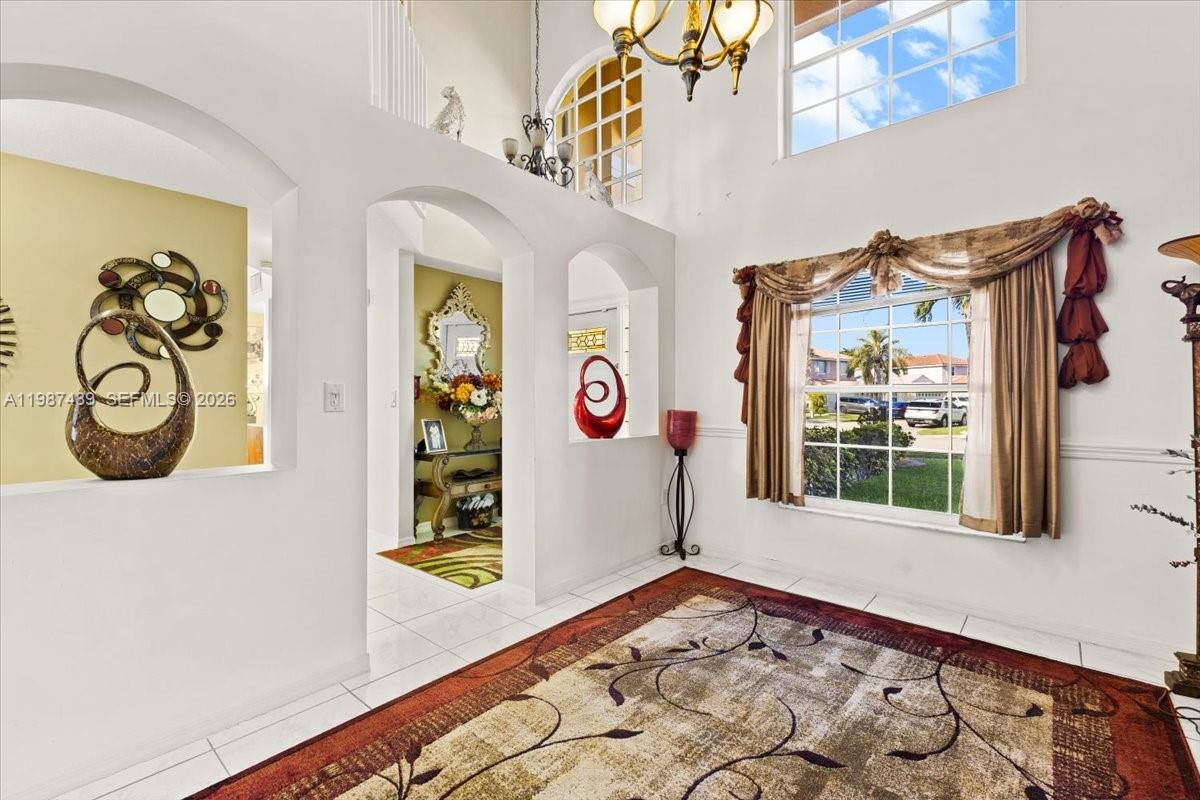 1041 NW 189th Ave Pembroke Pines, FL 33029