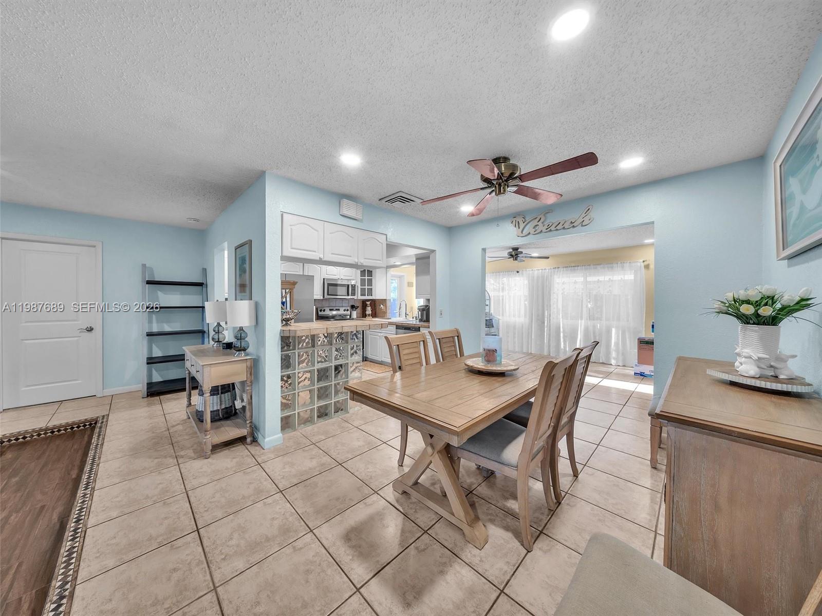 9621 NW 8th St Pembroke Pines, FL 33024