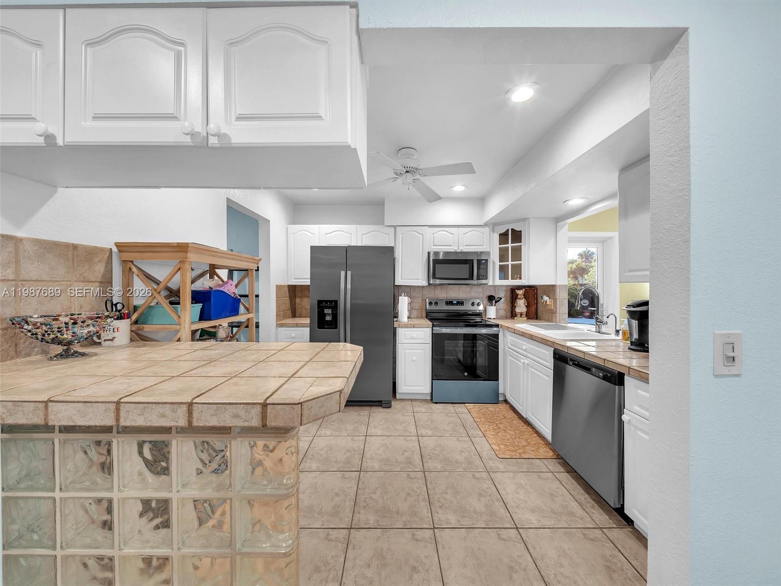 9621 NW 8th St Pembroke Pines, FL 33024