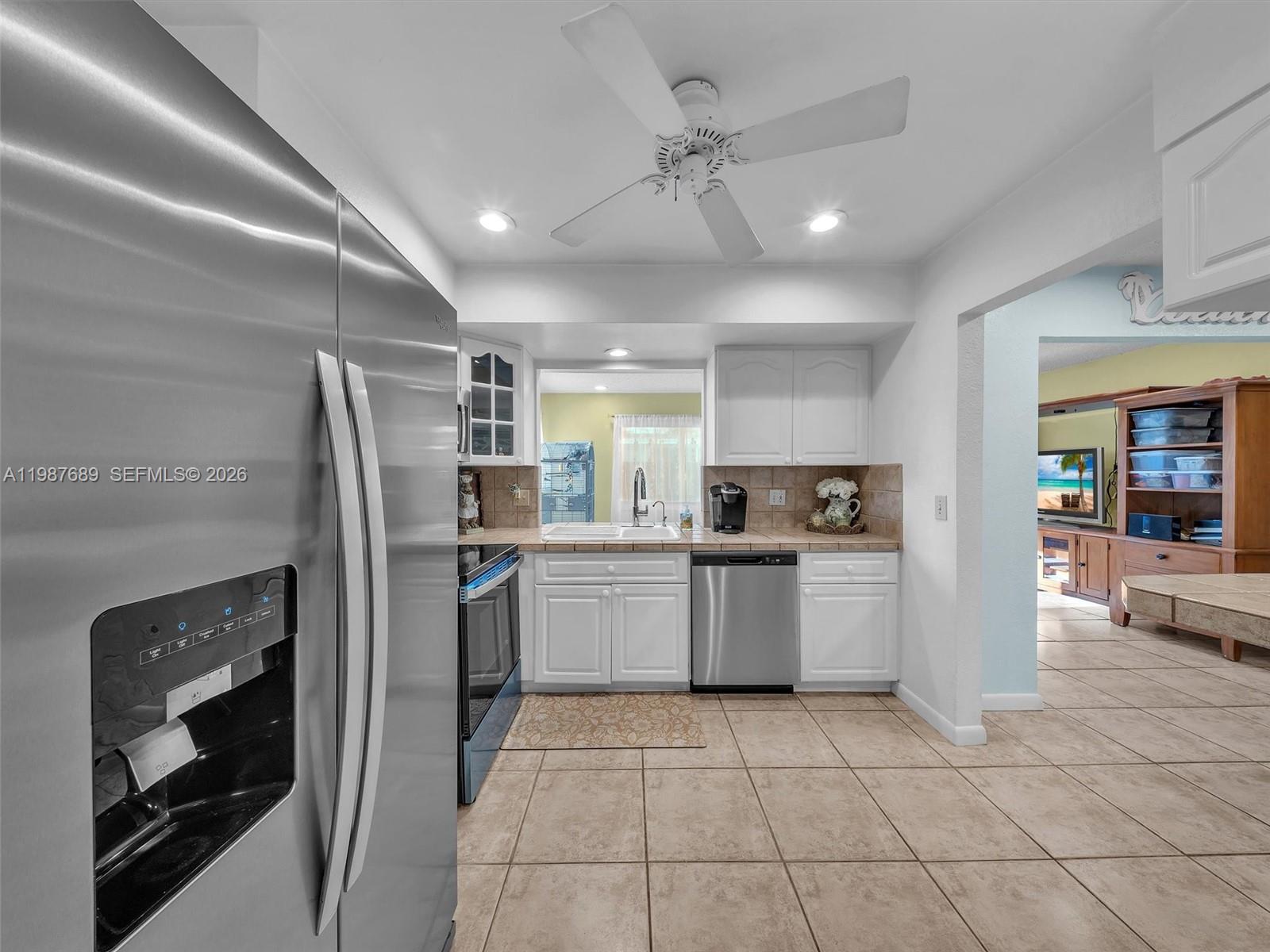 9621 NW 8th St Pembroke Pines, FL 33024