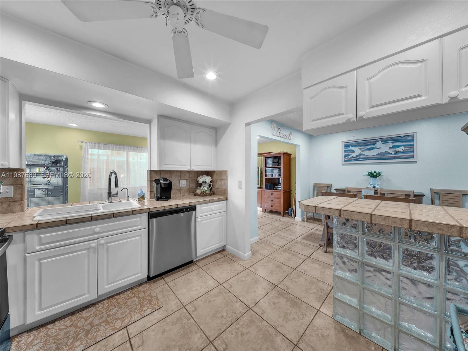 9621 NW 8th St Pembroke Pines, FL 33024