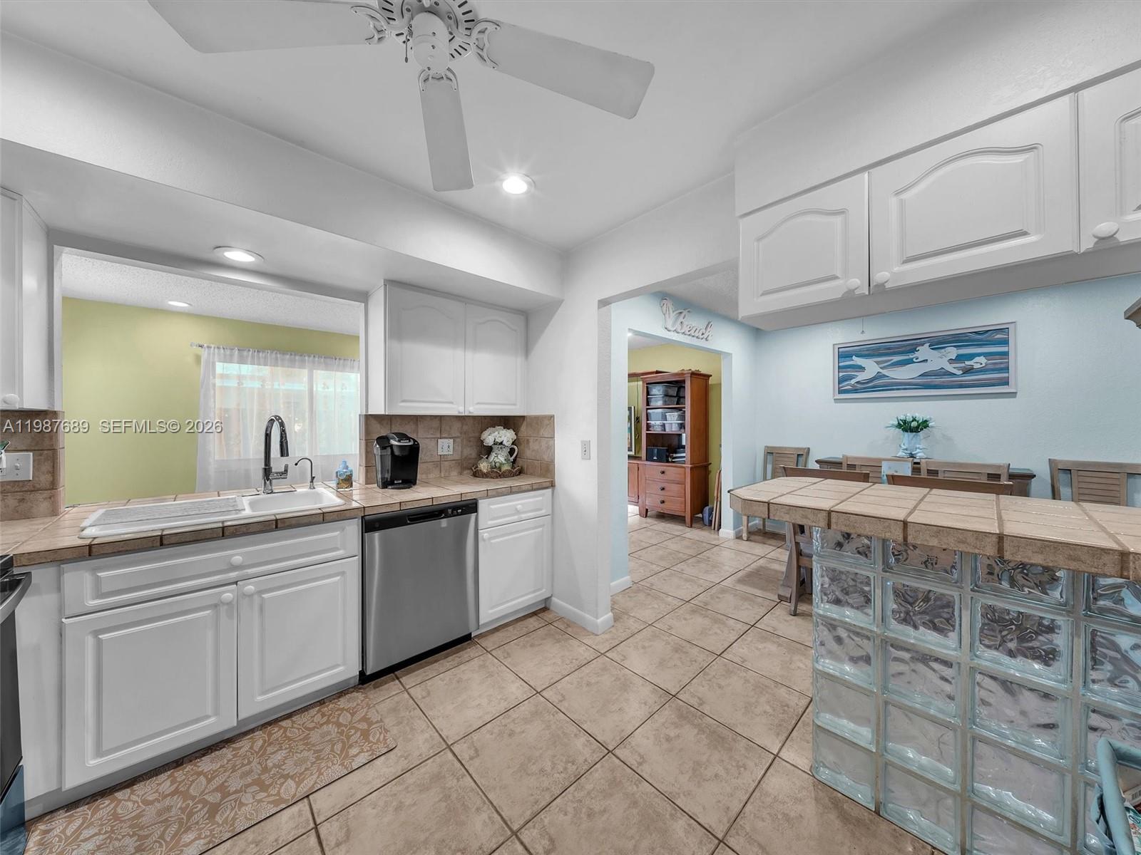 9621 NW 8th St Pembroke Pines, FL 33024