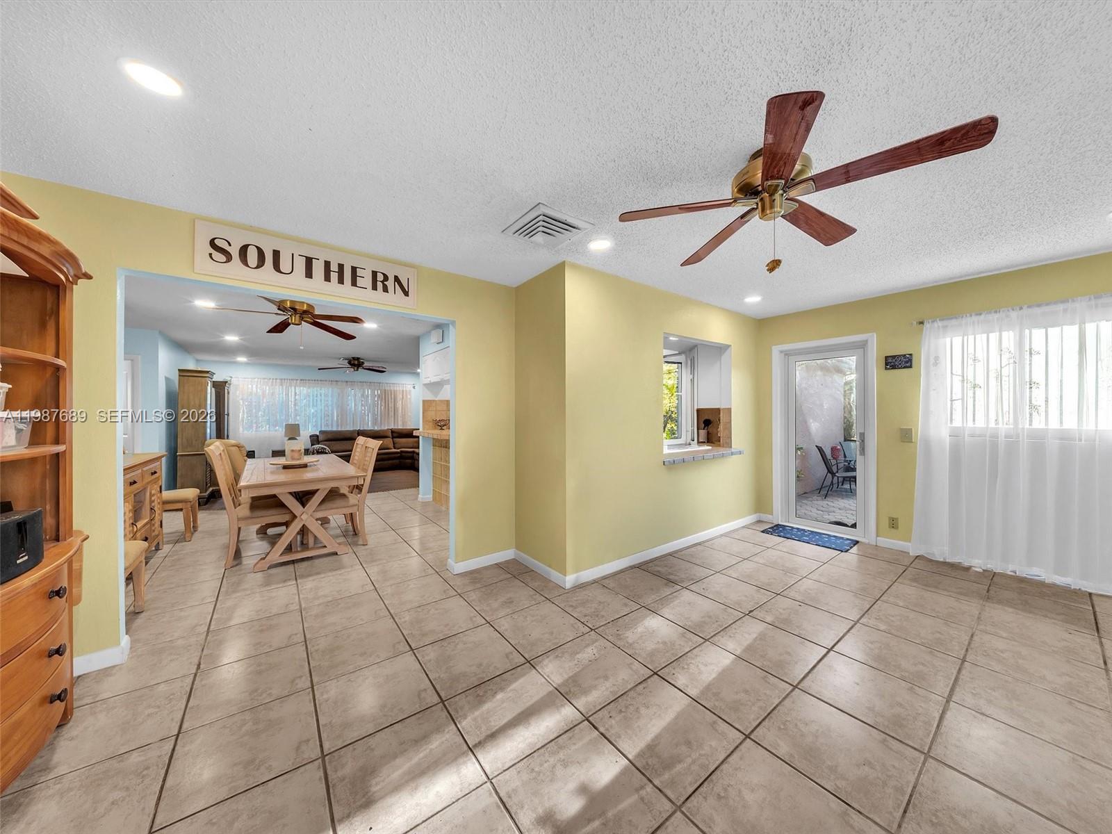 9621 NW 8th St Pembroke Pines, FL 33024