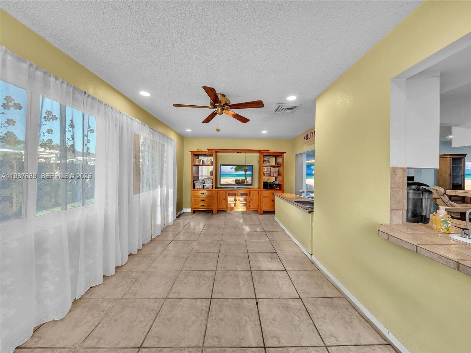 9621 NW 8th St Pembroke Pines, FL 33024