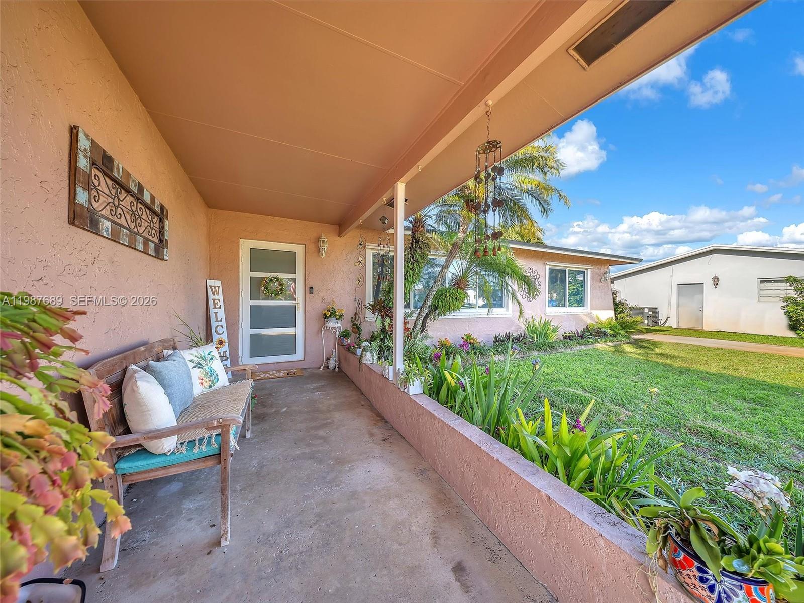 9621 NW 8th St Pembroke Pines, FL 33024