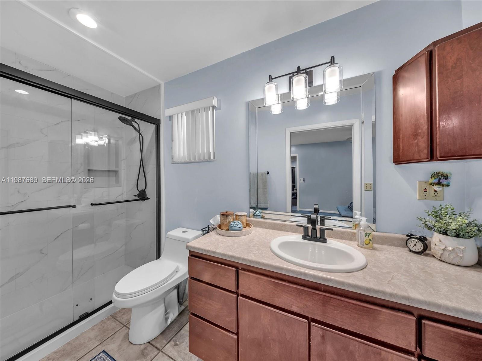 9621 NW 8th St Pembroke Pines, FL 33024