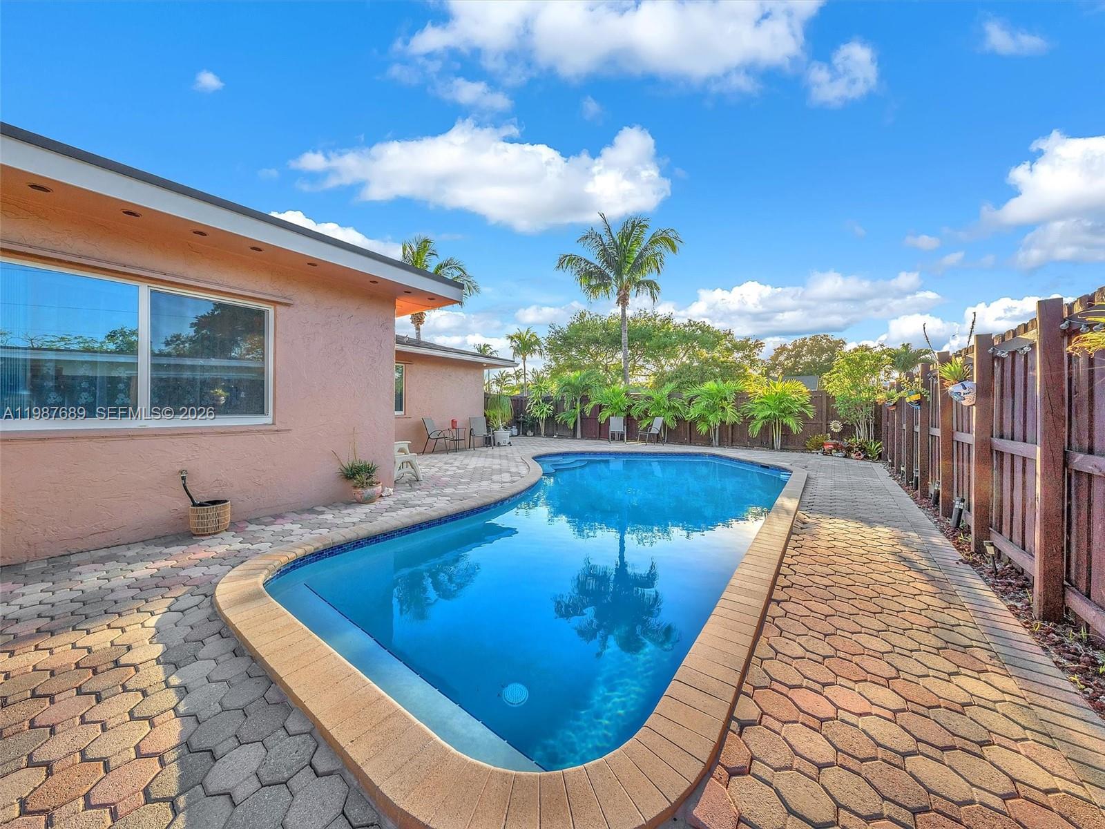 9621 NW 8th St Pembroke Pines, FL 33024