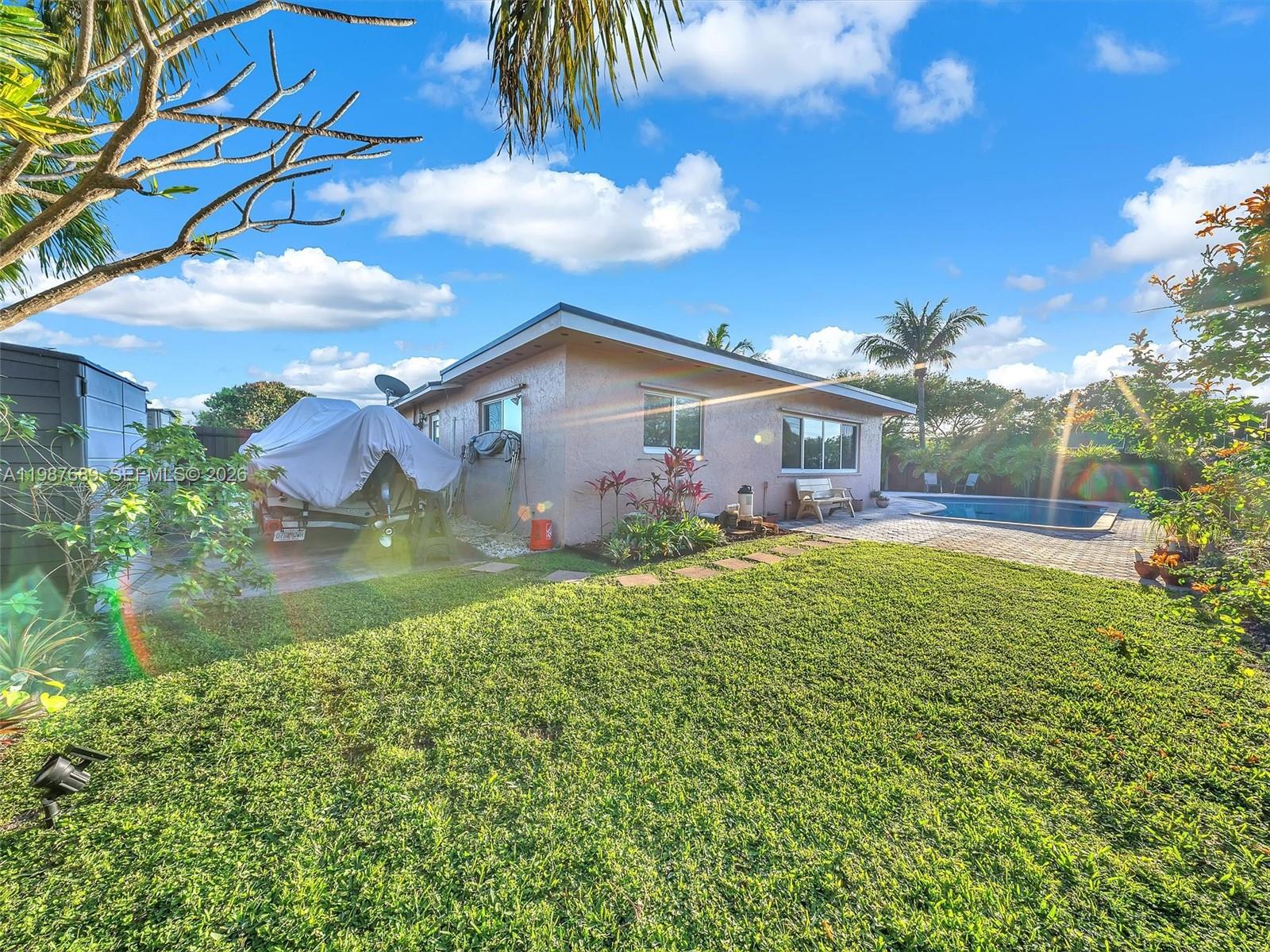 9621 NW 8th St Pembroke Pines, FL 33024