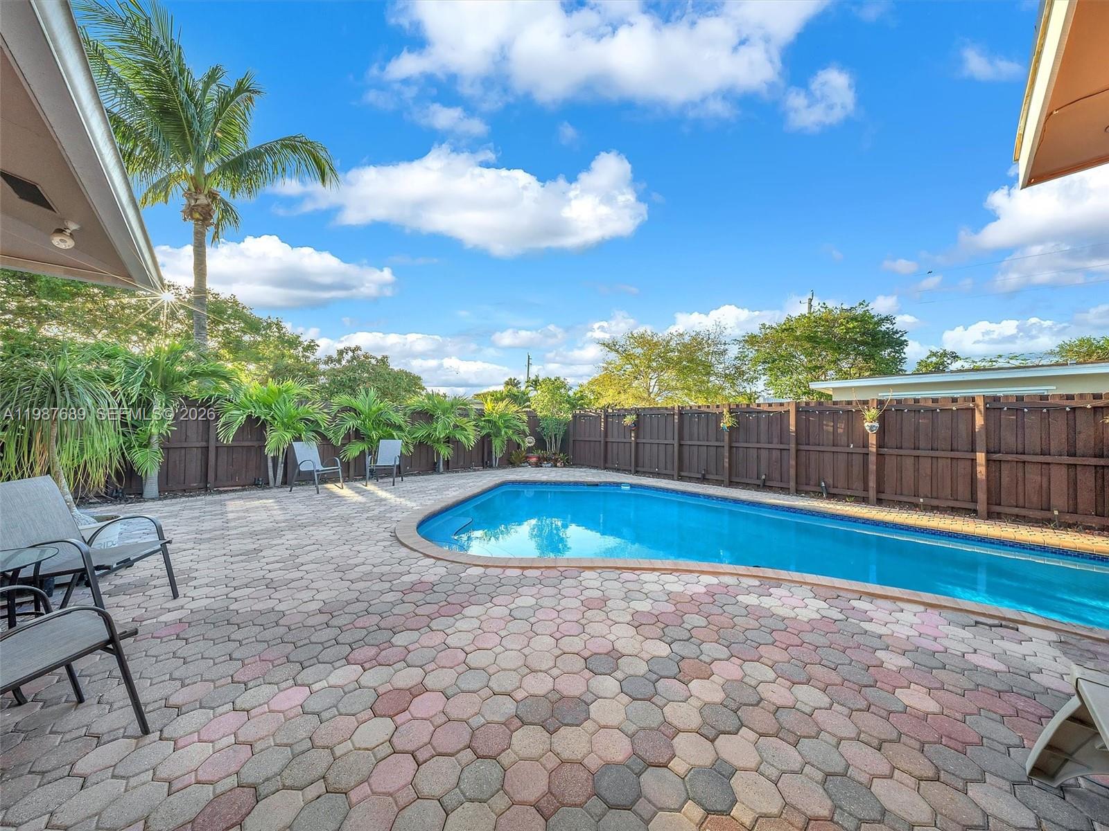 9621 NW 8th St Pembroke Pines, FL 33024