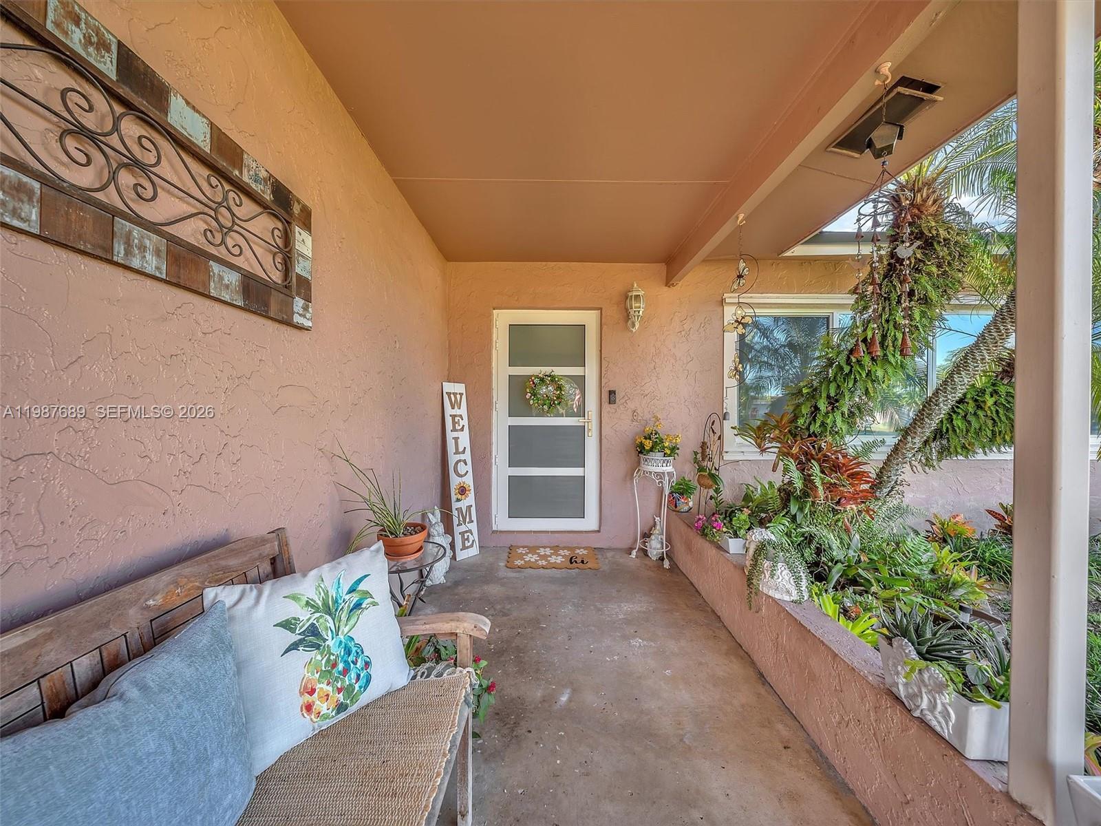 9621 NW 8th St Pembroke Pines, FL 33024