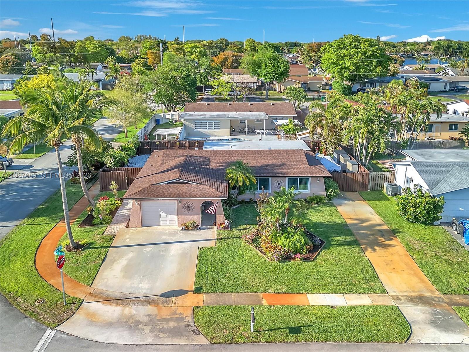 9621 NW 8th St Pembroke Pines, FL 33024