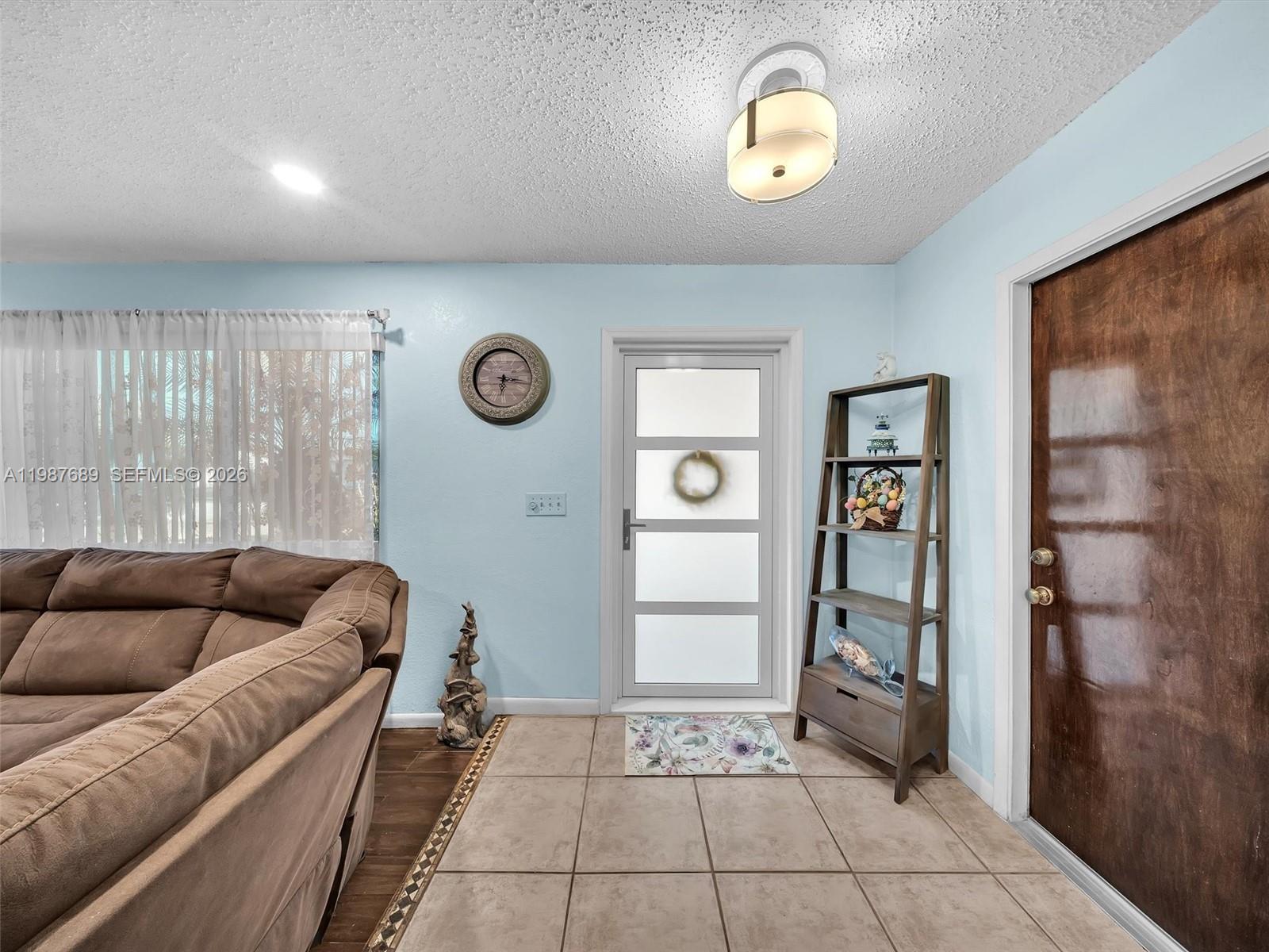 9621 NW 8th St Pembroke Pines, FL 33024