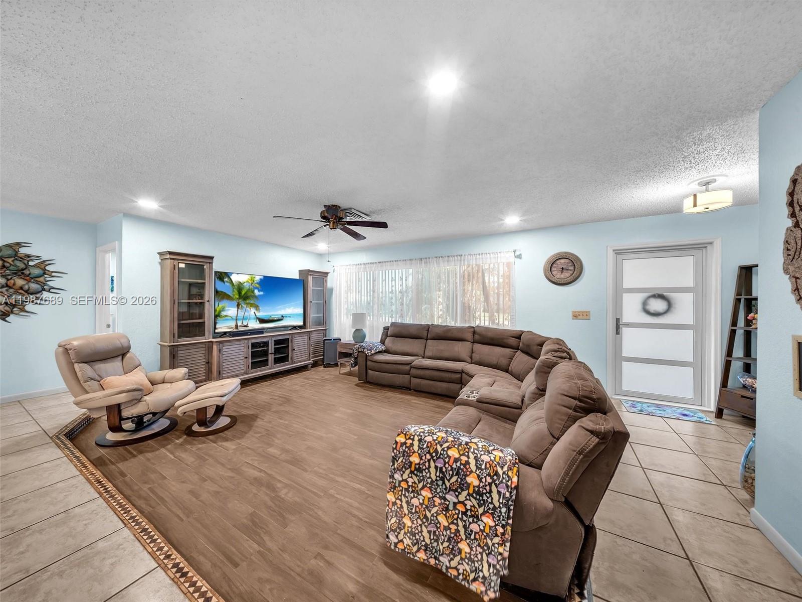 9621 NW 8th St Pembroke Pines, FL 33024