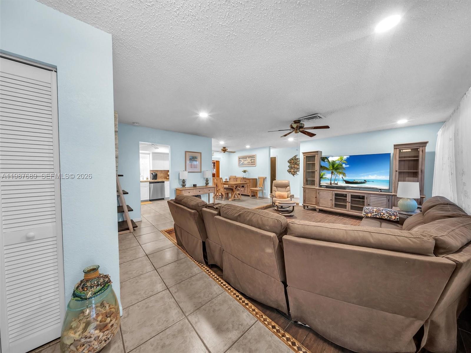 9621 NW 8th St Pembroke Pines, FL 33024