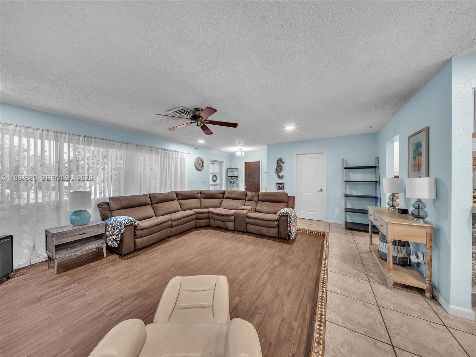 9621 NW 8th St Pembroke Pines, FL 33024