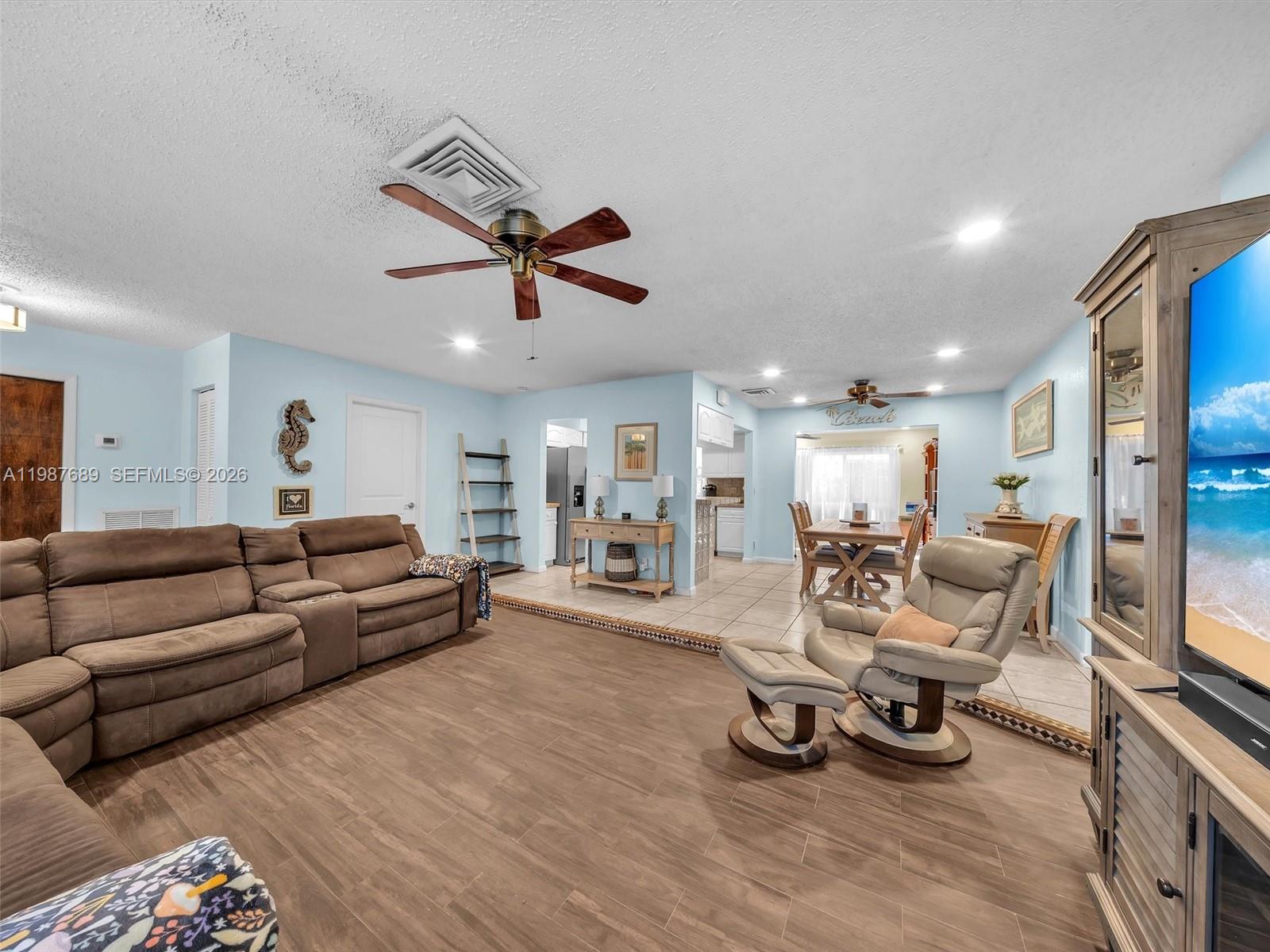 9621 NW 8th St Pembroke Pines, FL 33024