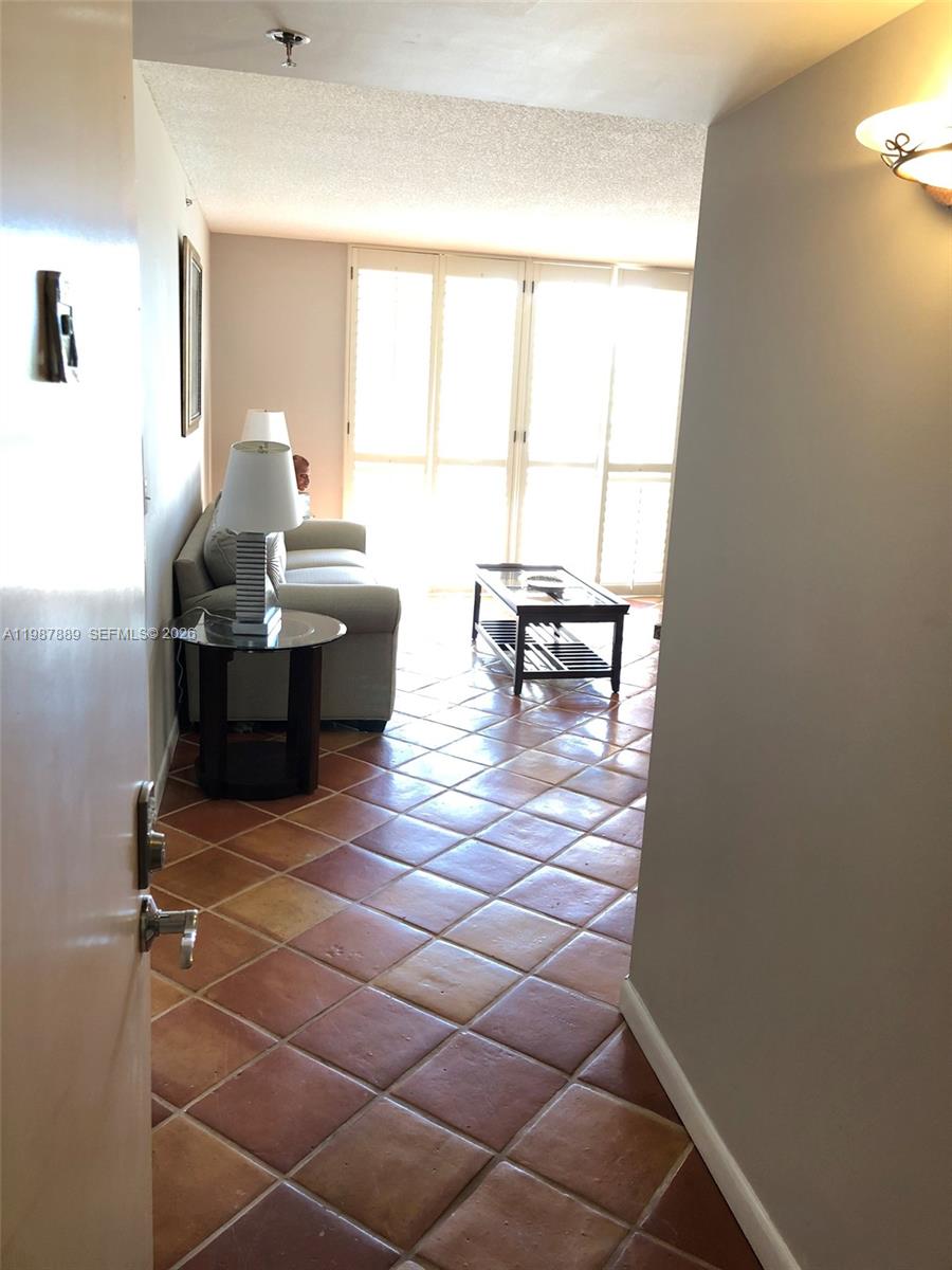 19901 E Country Clb Dr #2206