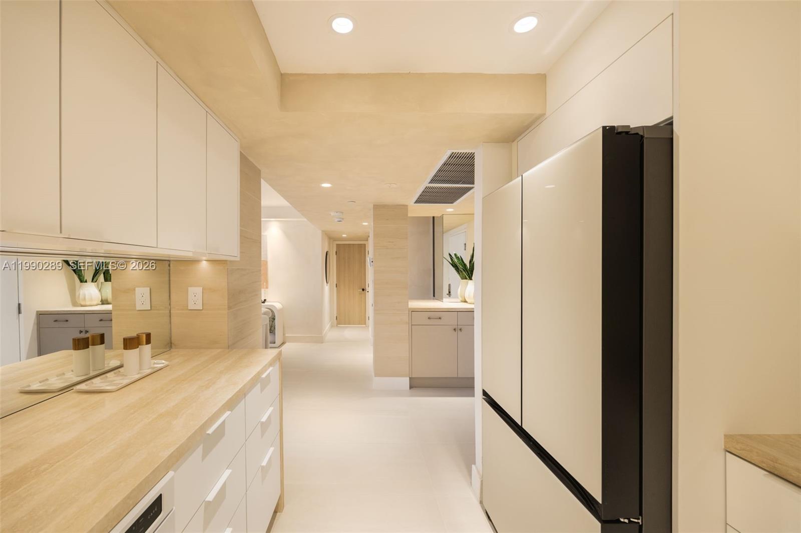 2301 Collins Ave #526 Miami Beach, FL 33139