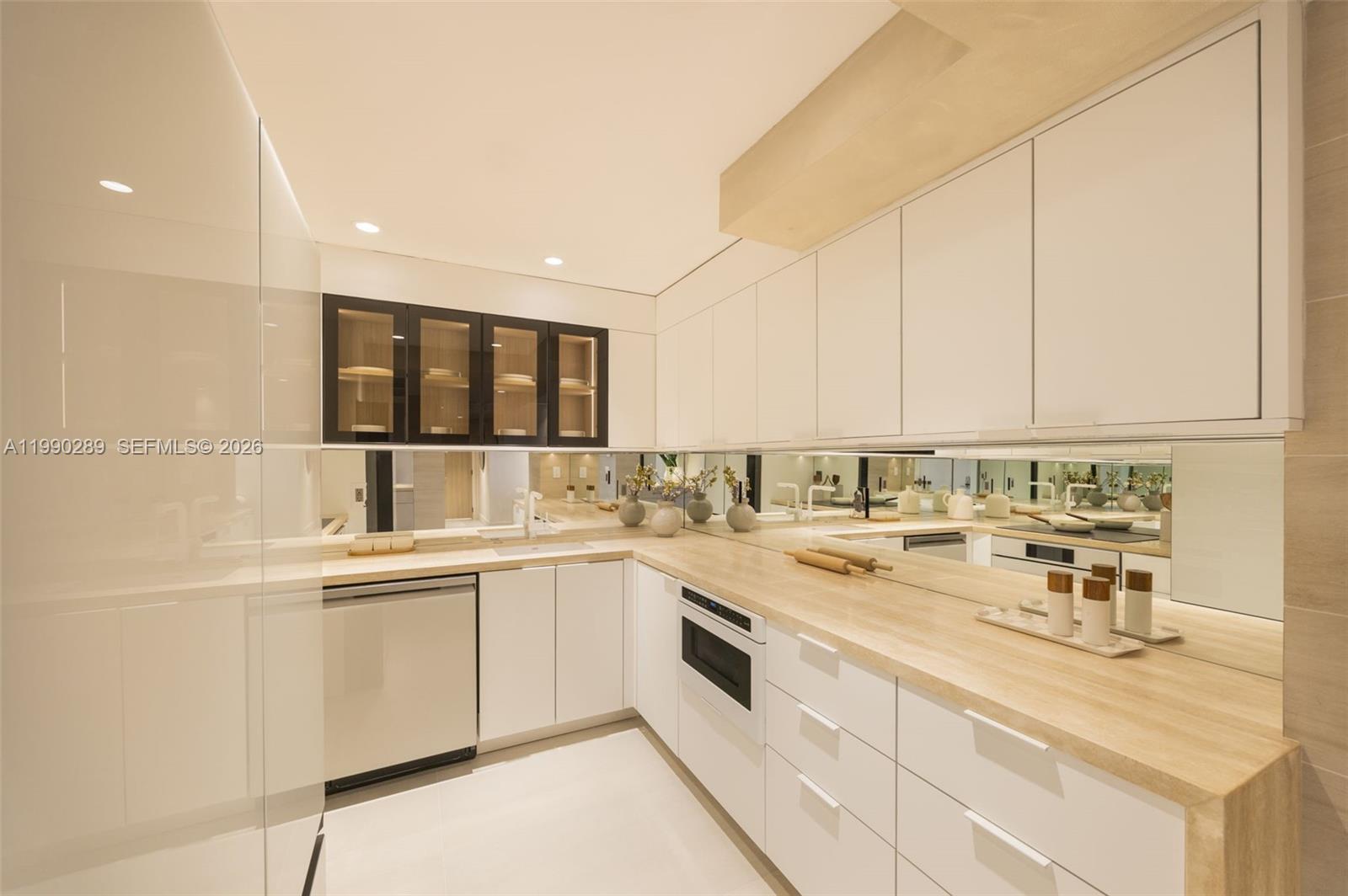 2301 Collins Ave #526 Miami Beach, FL 33139