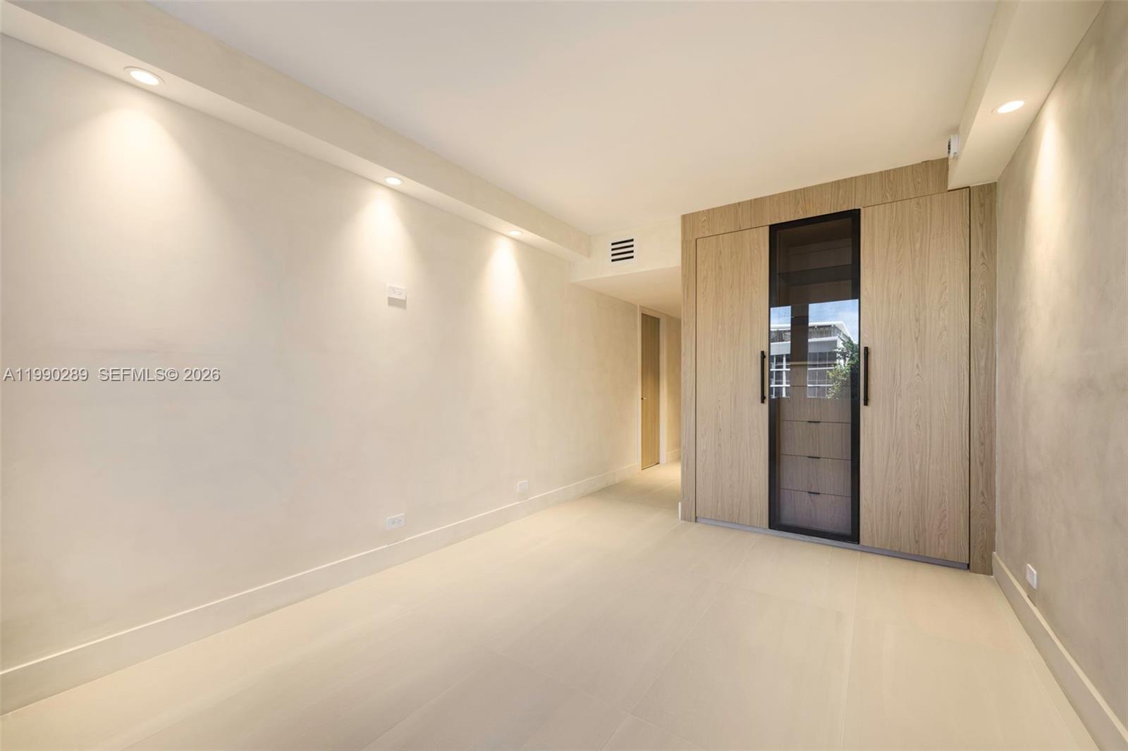 2301 Collins Ave #526 Miami Beach, FL 33139