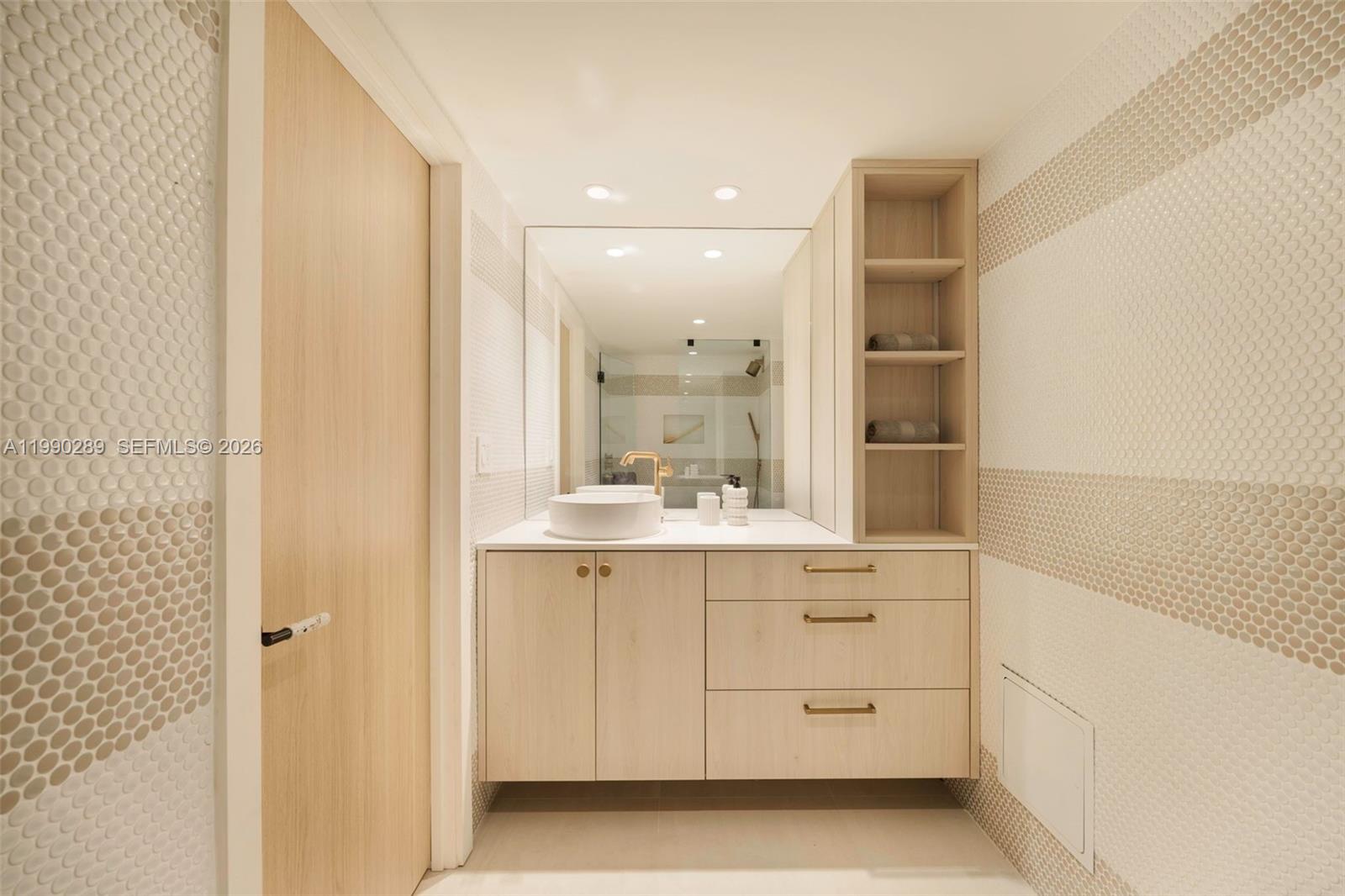 2301 Collins Ave #526 Miami Beach, FL 33139