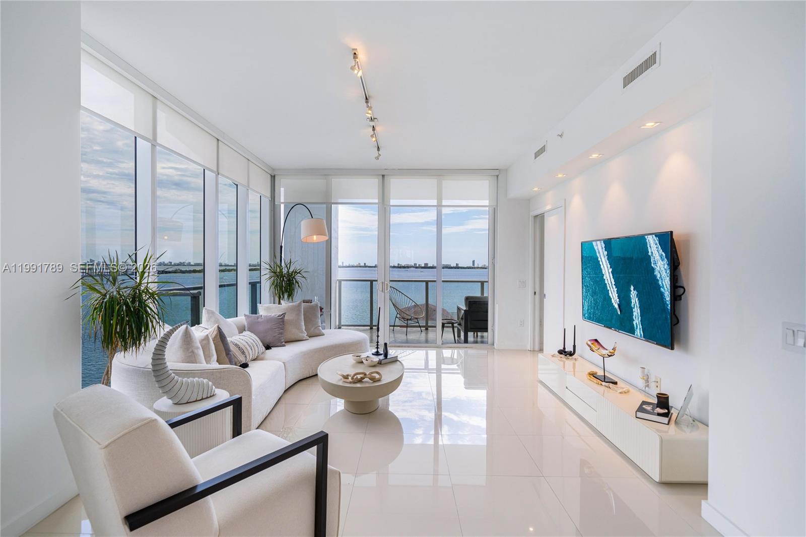 601 NE 27th St #1007