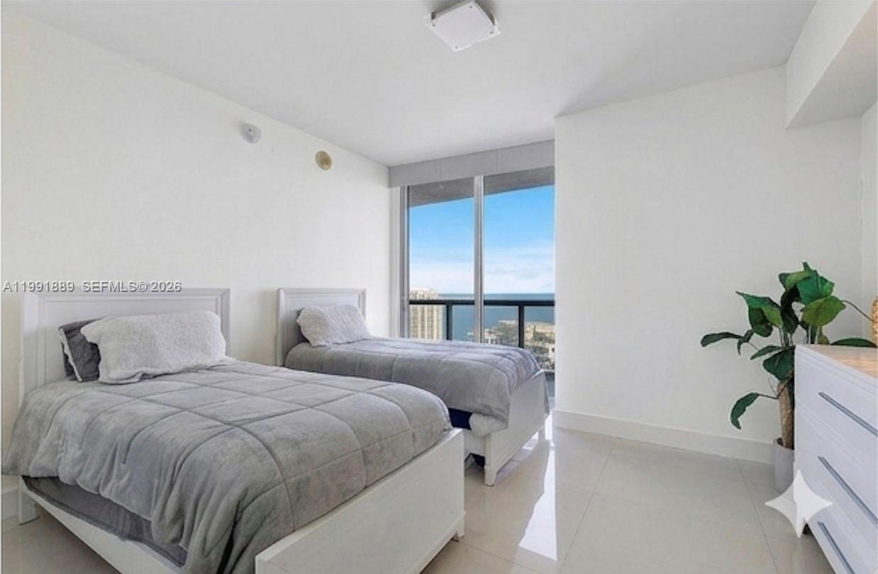 465 Brickell Ave #3905 Miami, FL 33131