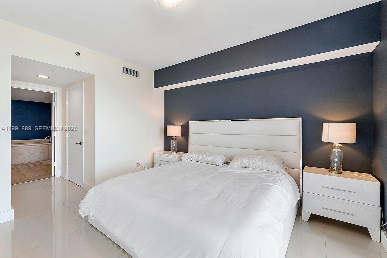 465 Brickell Ave #3905 Miami, FL 33131