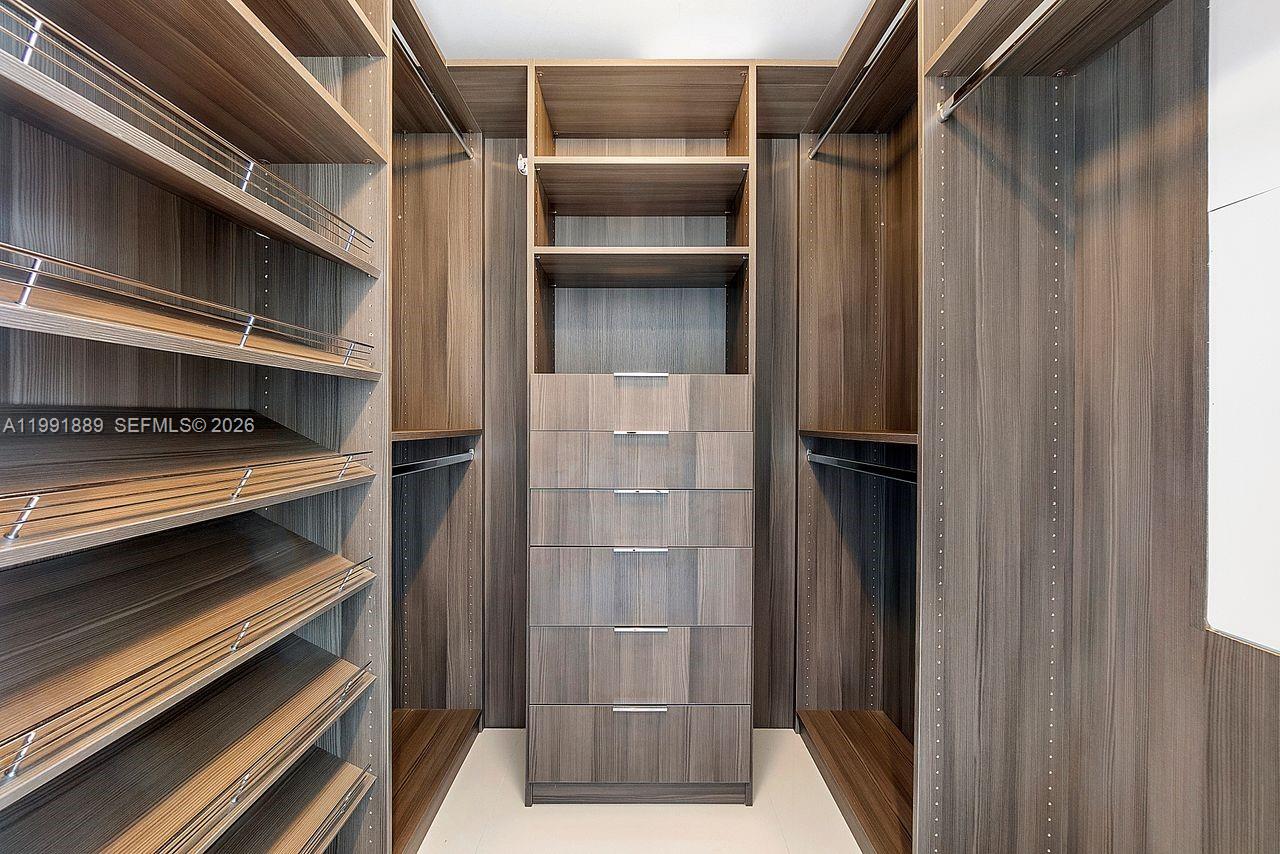 465 Brickell Ave #3905 Miami, FL 33131