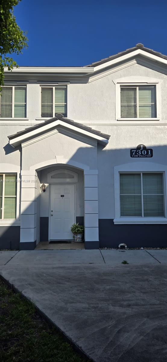 7301 NW 174th Ter #J106