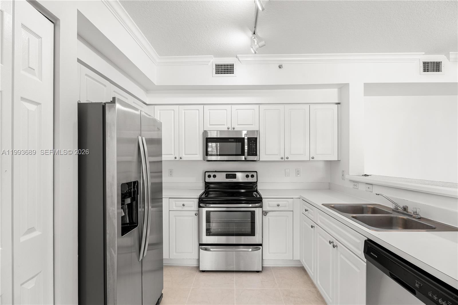 6851 SW 44th St #305 Miami, FL 33155