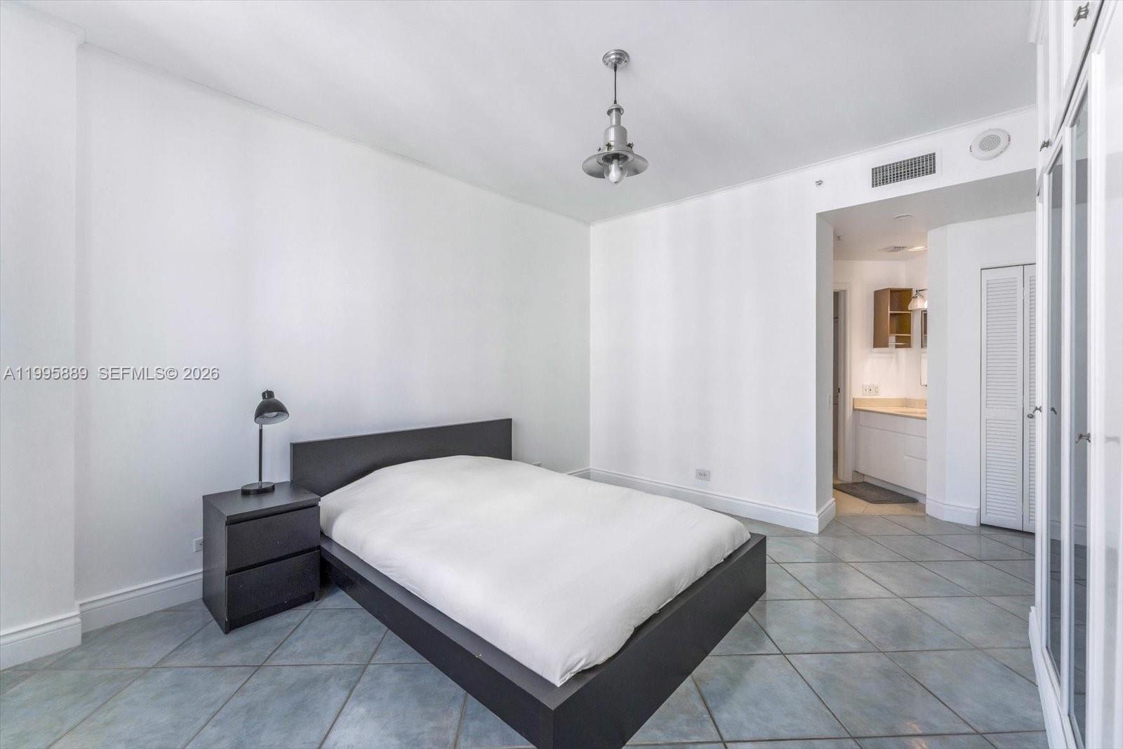 888 Brickell Key Dr #2201 Miami, FL 33131