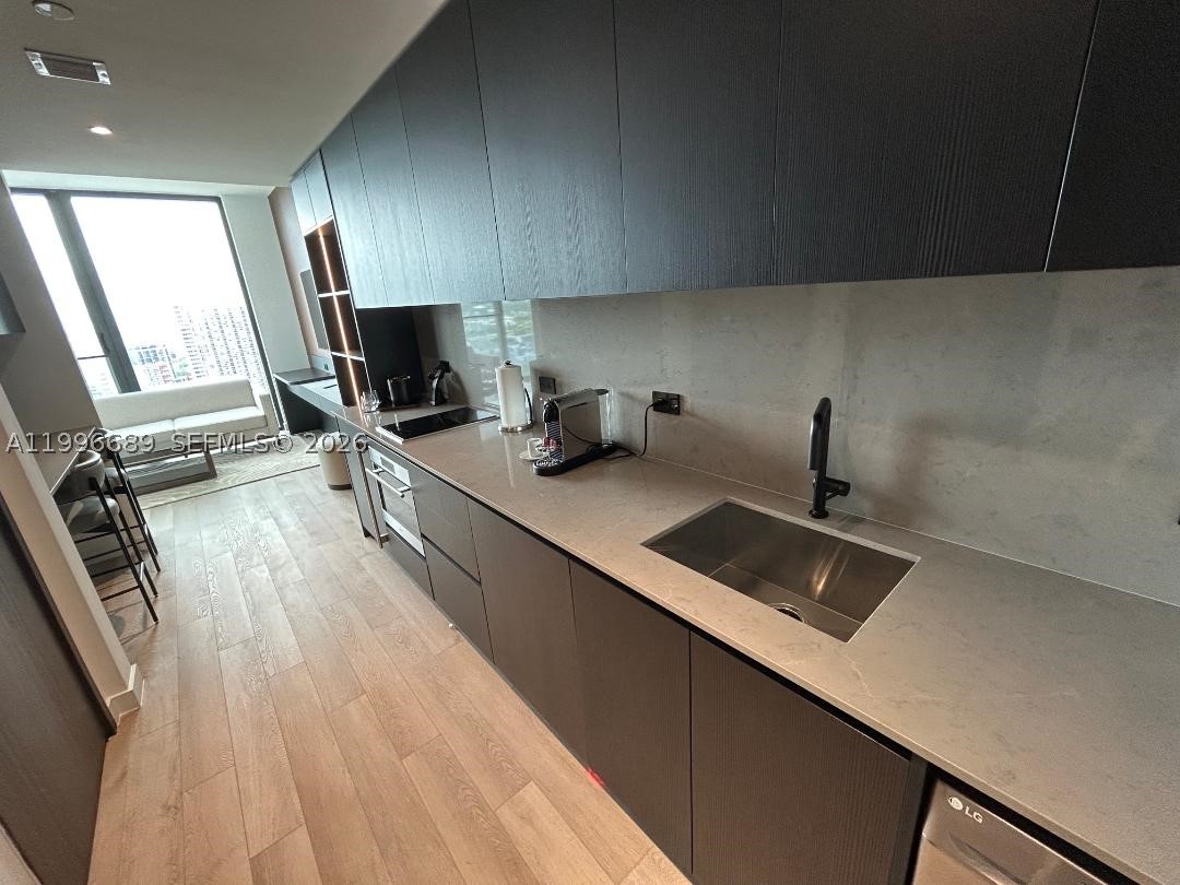 image E11EVEN Hotel & Residences3