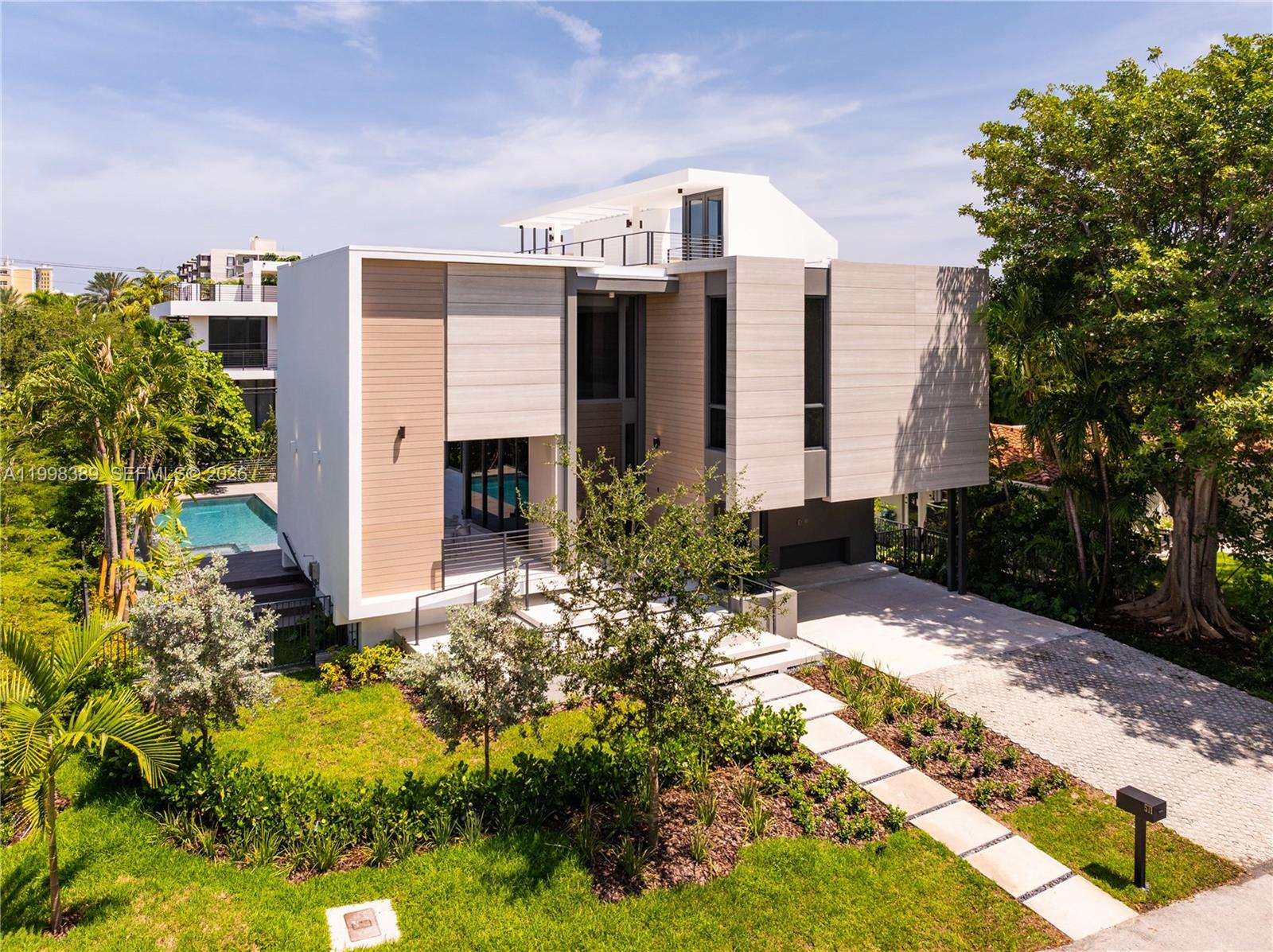 571 Glenridge Rd Key Biscayne, FL 33149