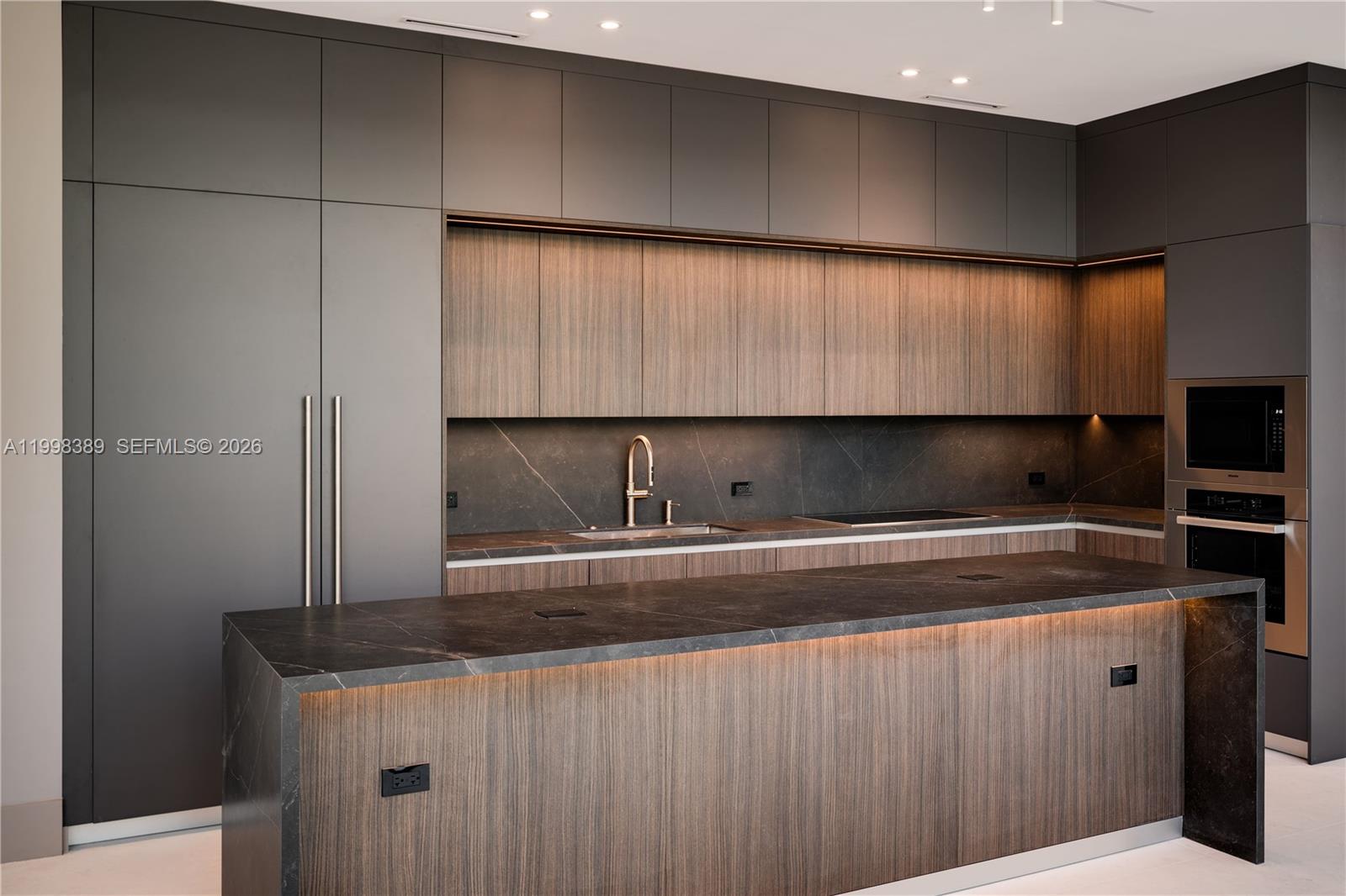 571 Glenridge Rd Key Biscayne, FL 33149