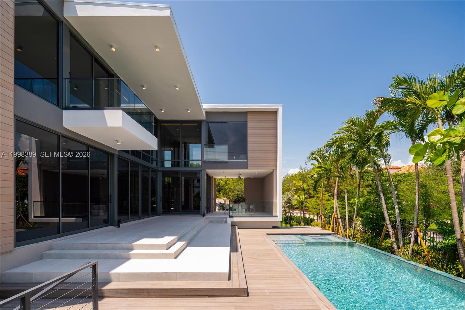 571 Glenridge Rd Key Biscayne, FL 33149