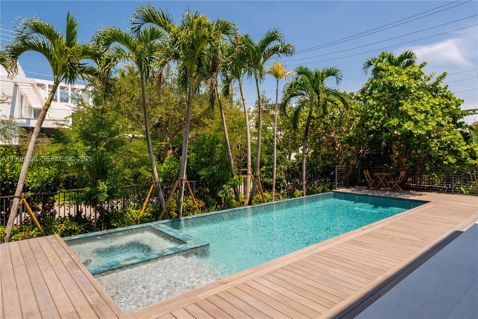 571 Glenridge Rd Key Biscayne, FL 33149