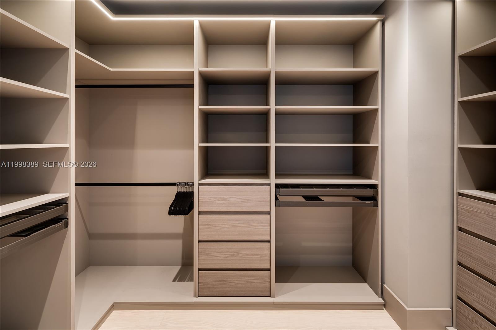 571 Glenridge Rd Key Biscayne, FL 33149