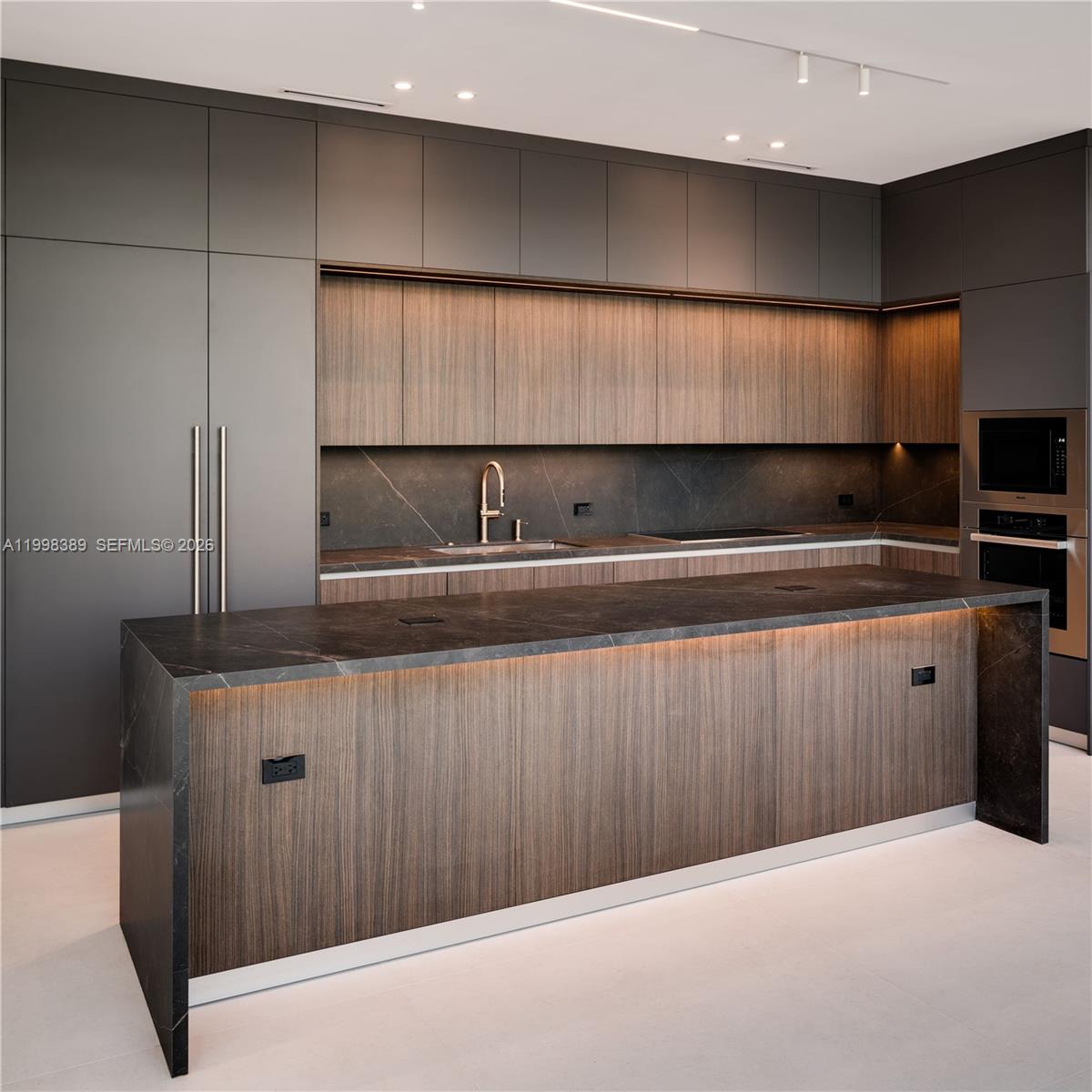 571 Glenridge Rd Key Biscayne, FL 33149