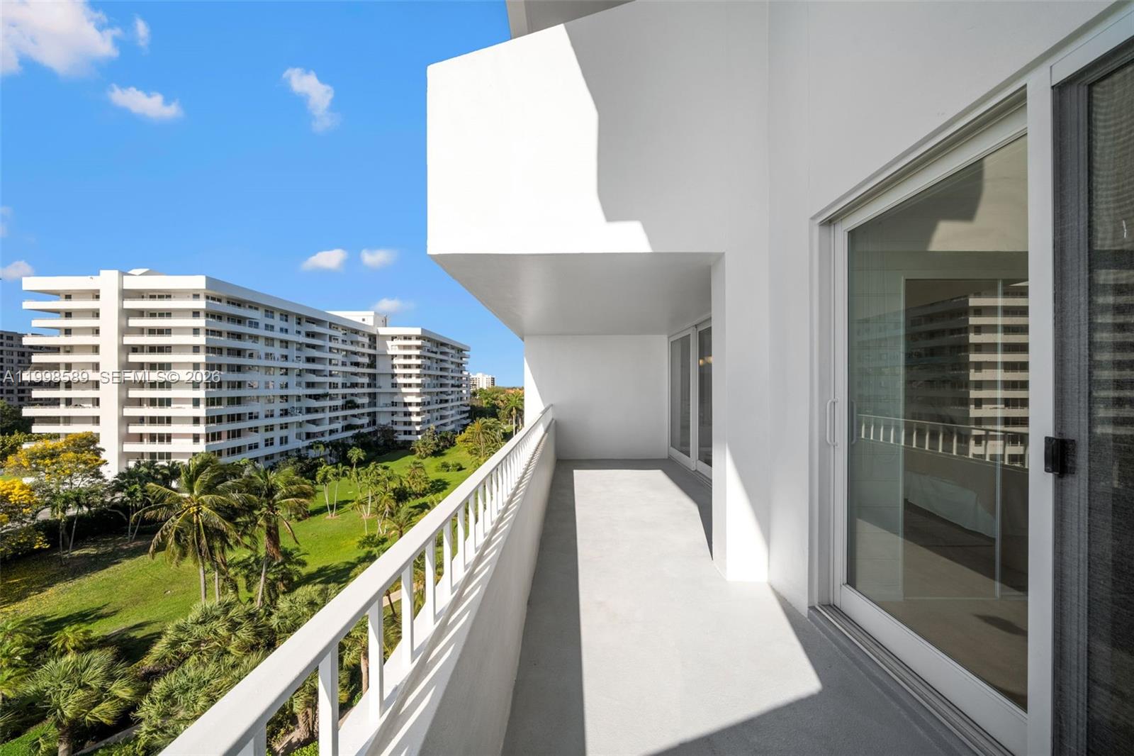 image Commodore Club East18