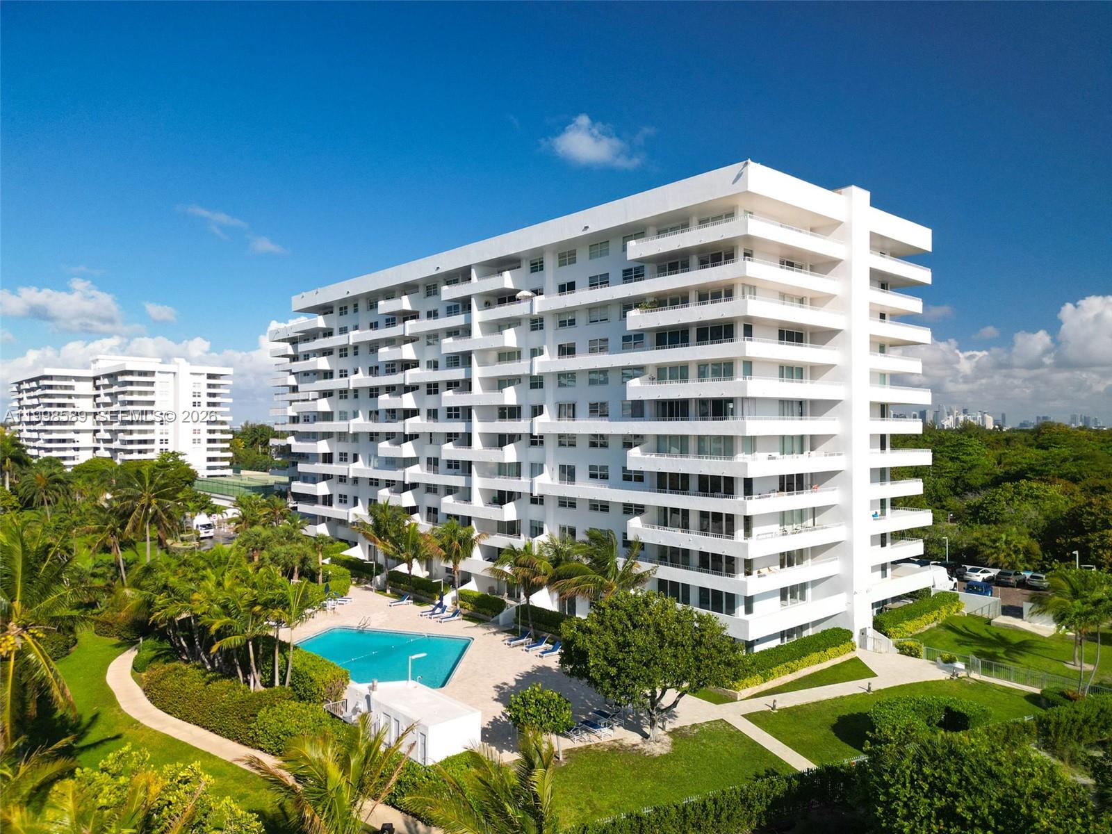 image Commodore Club East21
