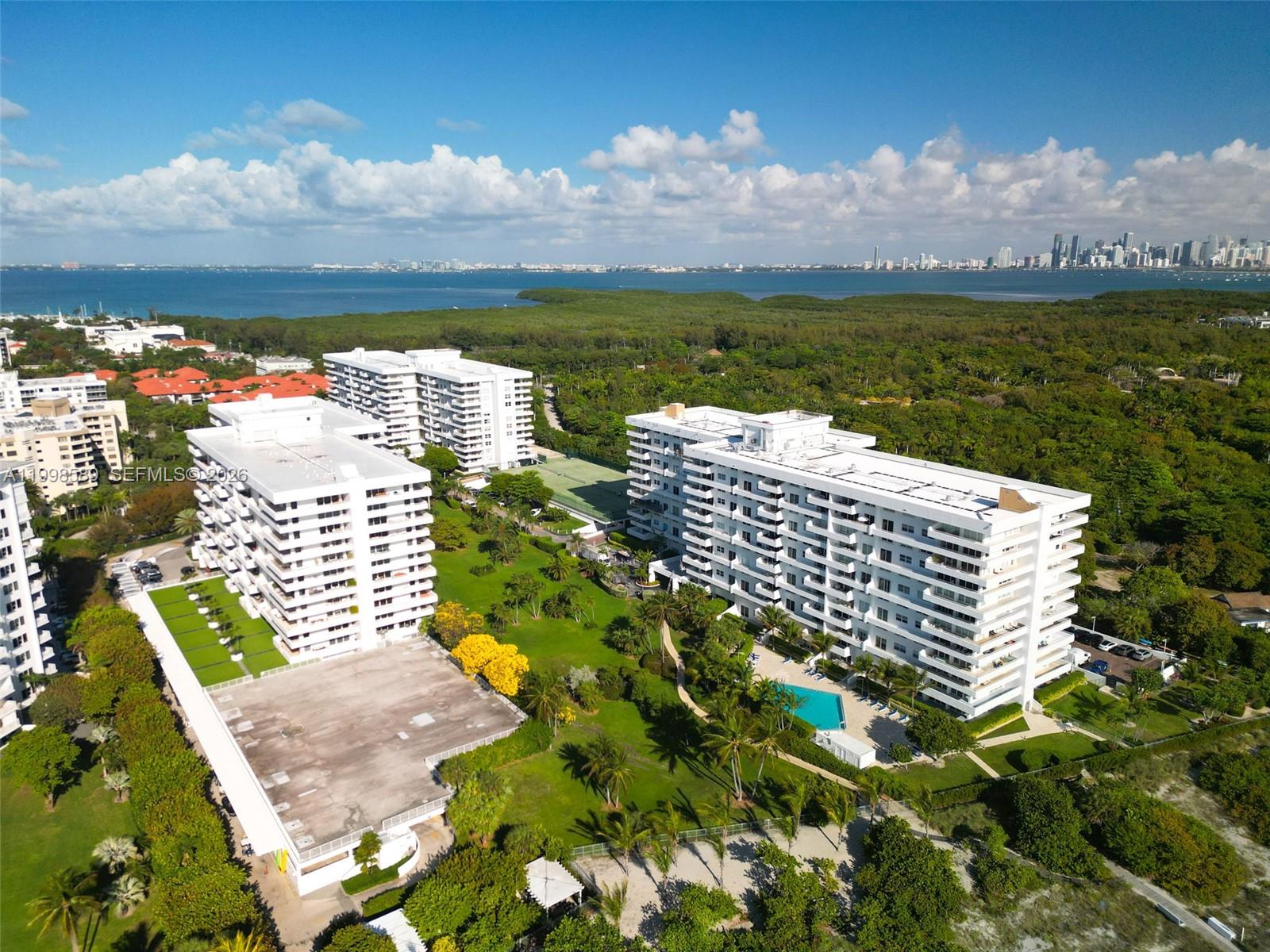 image Commodore Club East26