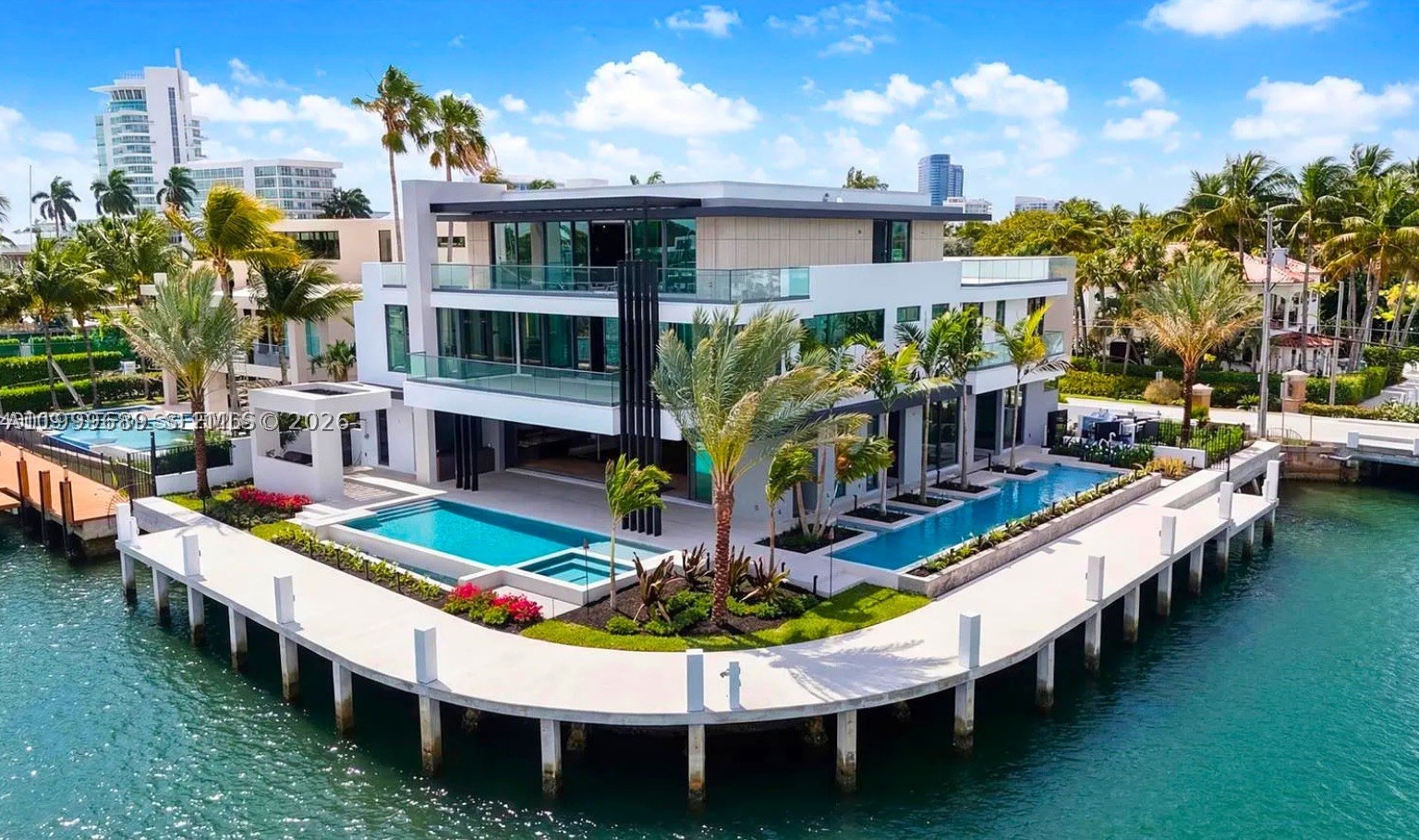 1400 W Lake Dr